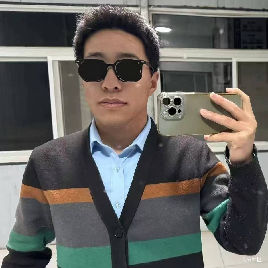 风游进了海 我的心已死在那个工地上 愿在春暖花开的时候 你能想起我

7 / 作者:我是亡凡 / 