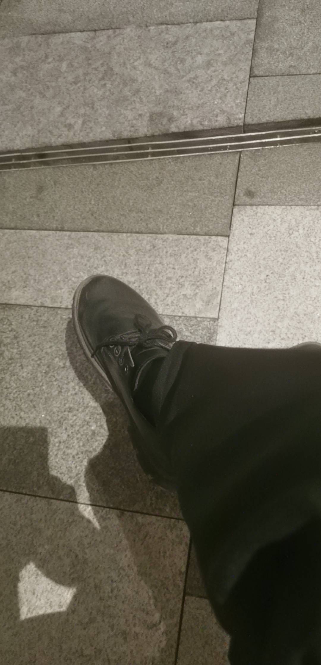 夜班第55天，看样子要买第3双皮鞋了

89 / 作者:伊面包子 / 