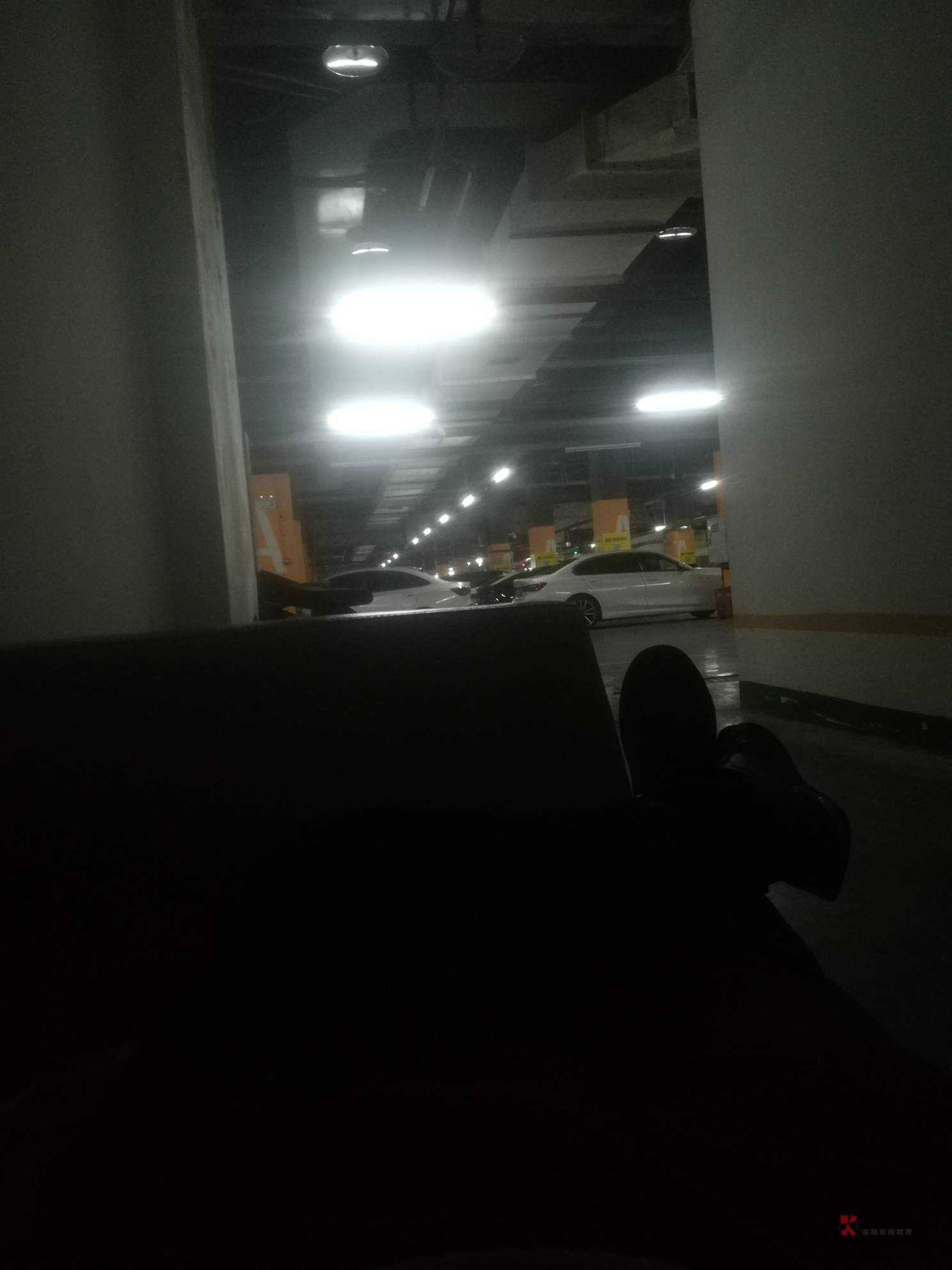 无比绝望无比痛苦，报复社会的心都有了

2 / 作者:出水芙蓉水多多 / 