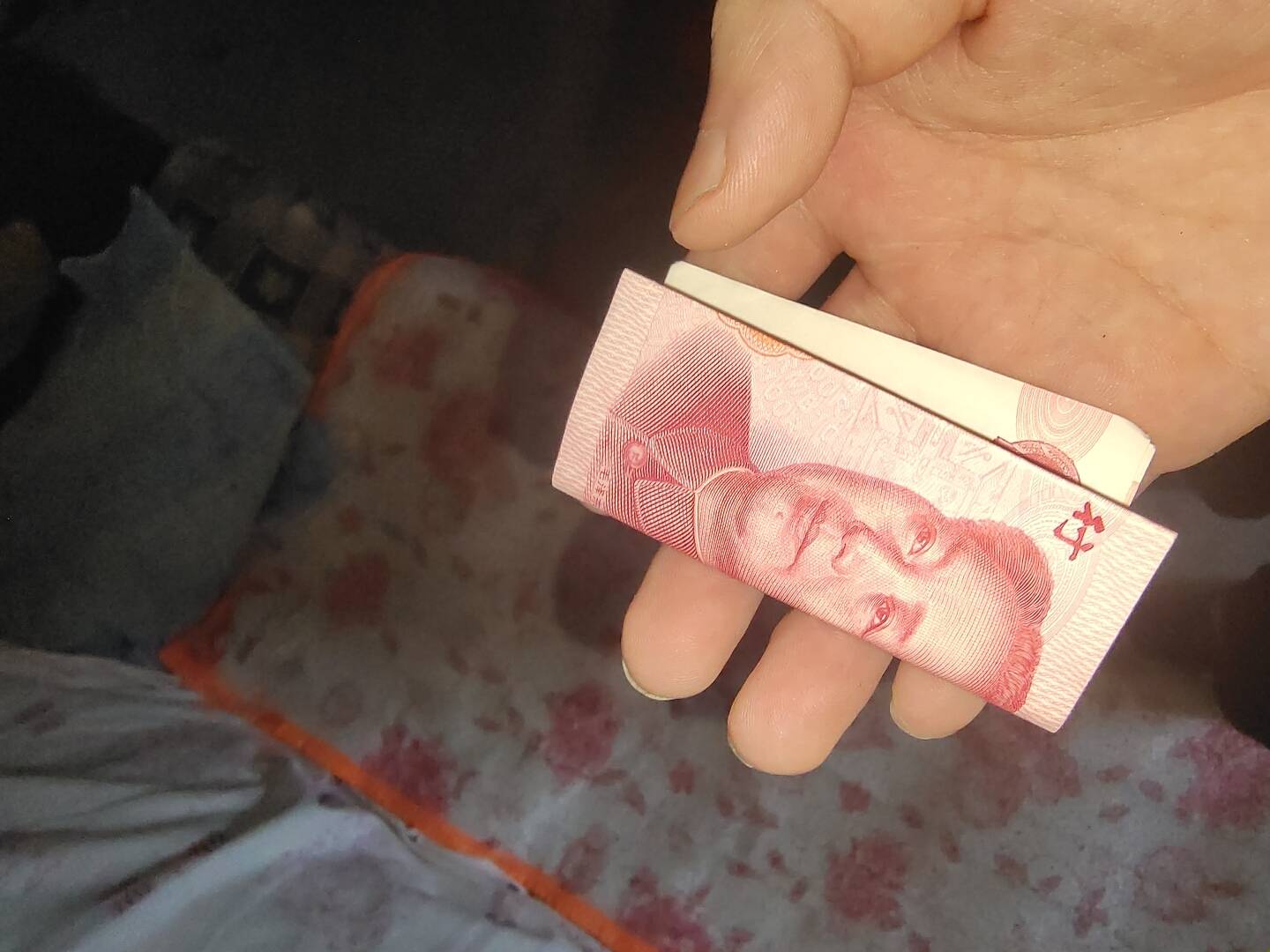 老哥们刚才我奶奶给我100元说想我得很

90 / 作者:赵老哥666 / 