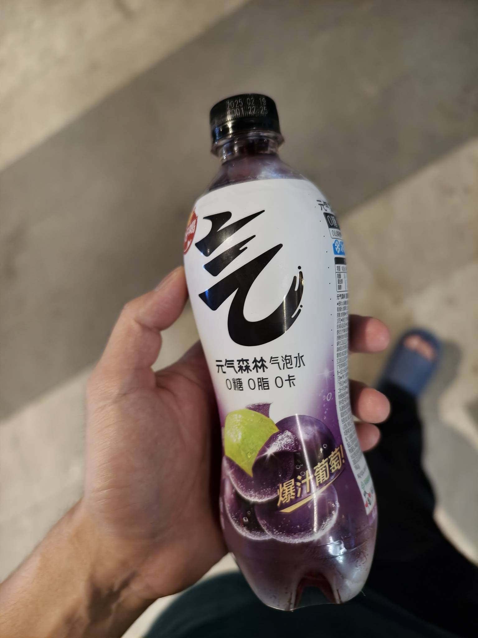 电动车充三块钱的电给了五块的碰一碰红包。小地方只有几家支持，711东西太贵了，5毛拿61 / 作者:窃听风吟 / 