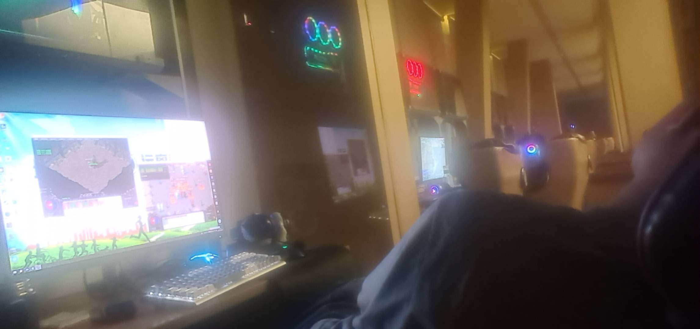 老哥们，在网吧挂壁好久了，网吧老板天天都在我旁边玩传奇，他给我说了5.6次让我学着96 / 作者:猪鱼 / 