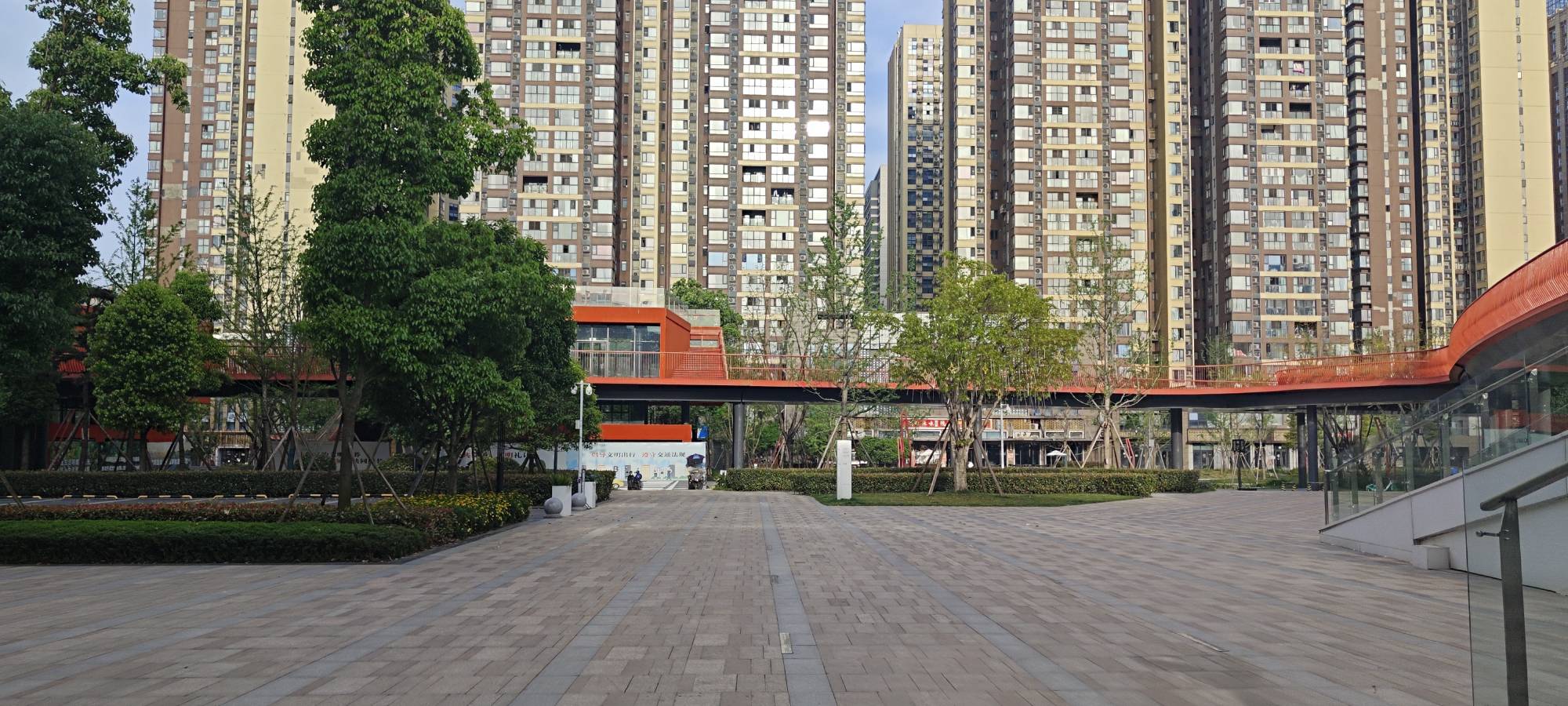 打卡，戒d第四天。每天喝喝酒，玩玩游戏，没意思了就出来散散步。其实也挺不错。200没30 / 作者:黑鬼儿 / 