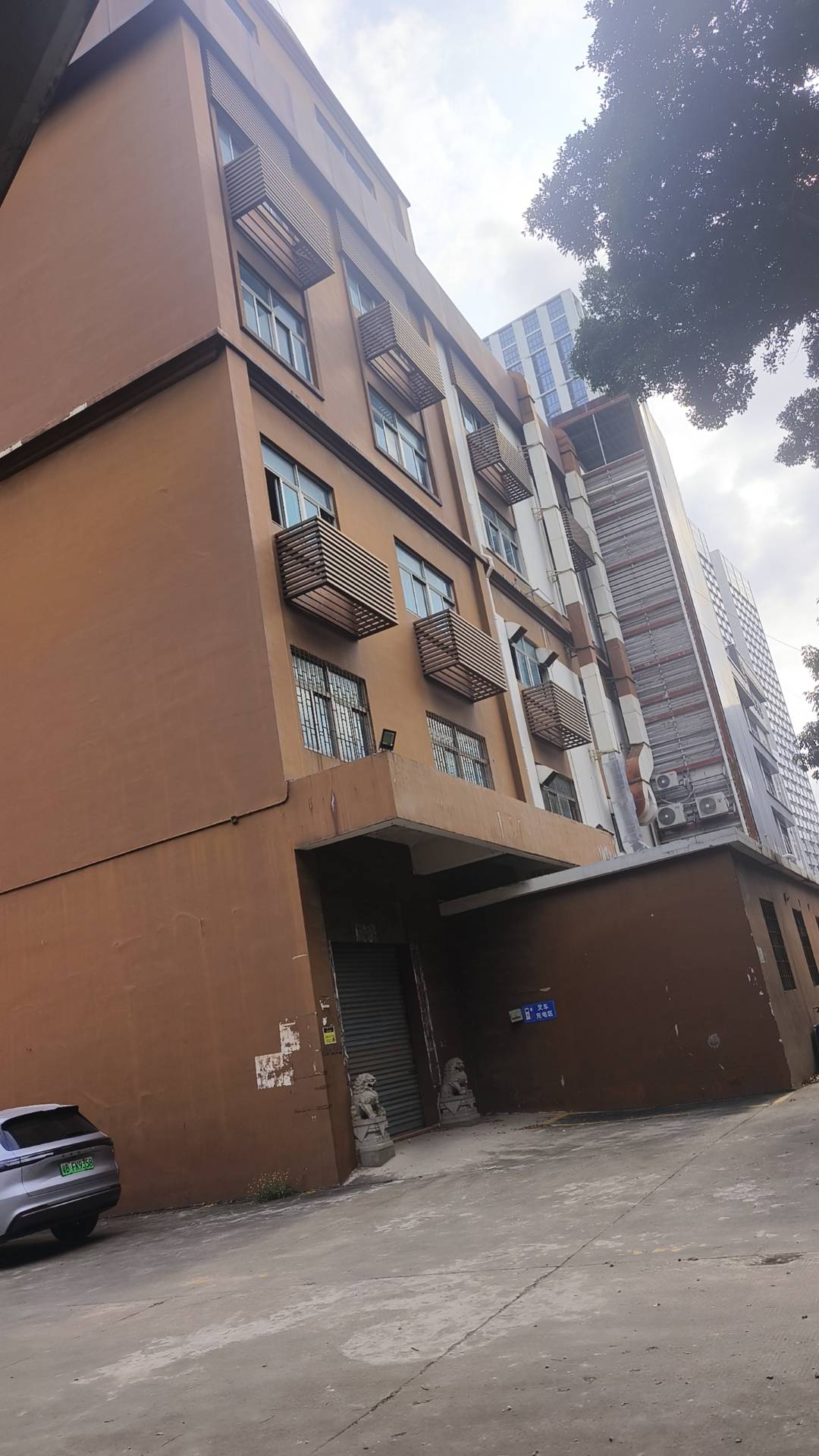 老哥们 说说都多久没上过班了  

24 / 作者:男人永卟言败 / 