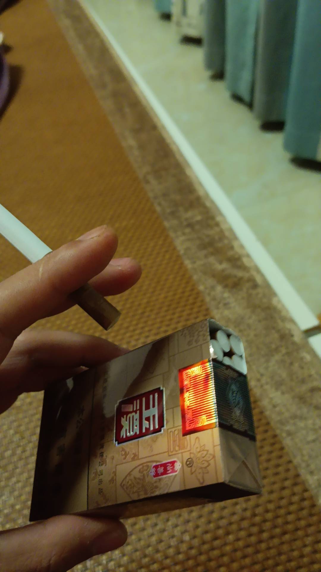 这烟还行，劲不大

80 / 作者:宣太后甄嬛 / 
