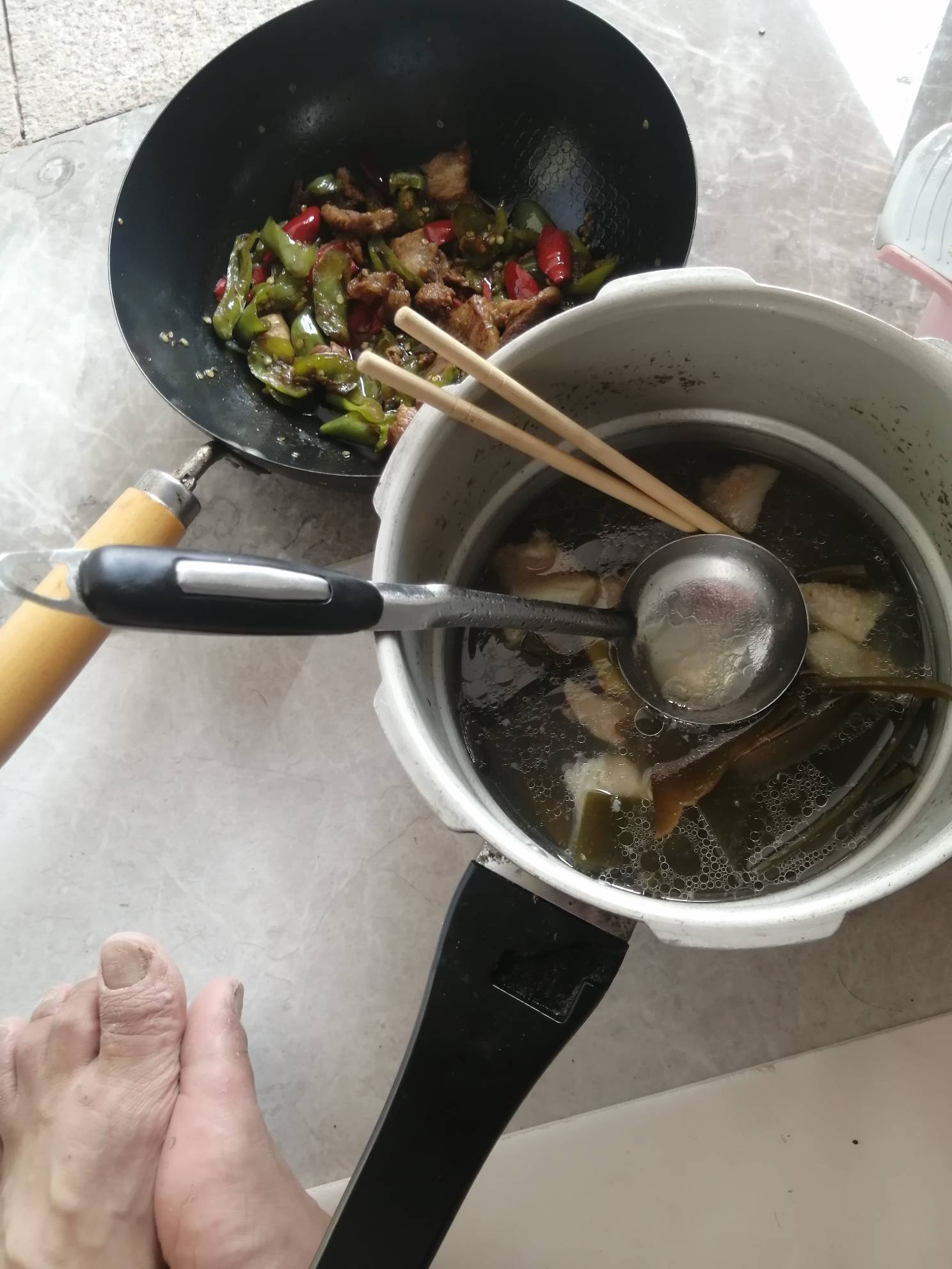 老哥们开饭了，太难了，躲厕所偷偷吃的香，我只是暂时挂壁




12 / 作者:卡农新来的 / 