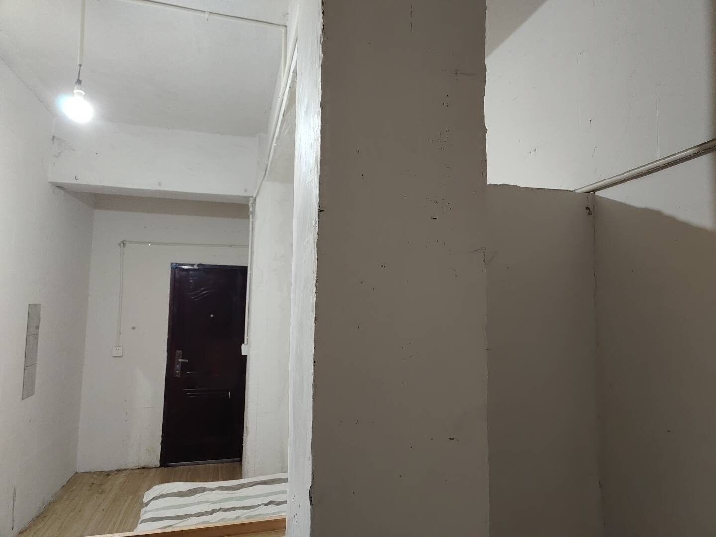 租了间350的月租房，还有独立卫浴热水器，躺平躺平

0 / 作者:歲月不饒人 / 