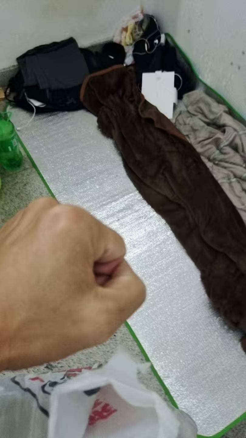 今晚过年手机停机了，没钱交

17 / 作者:东莞躺平老哥 / 