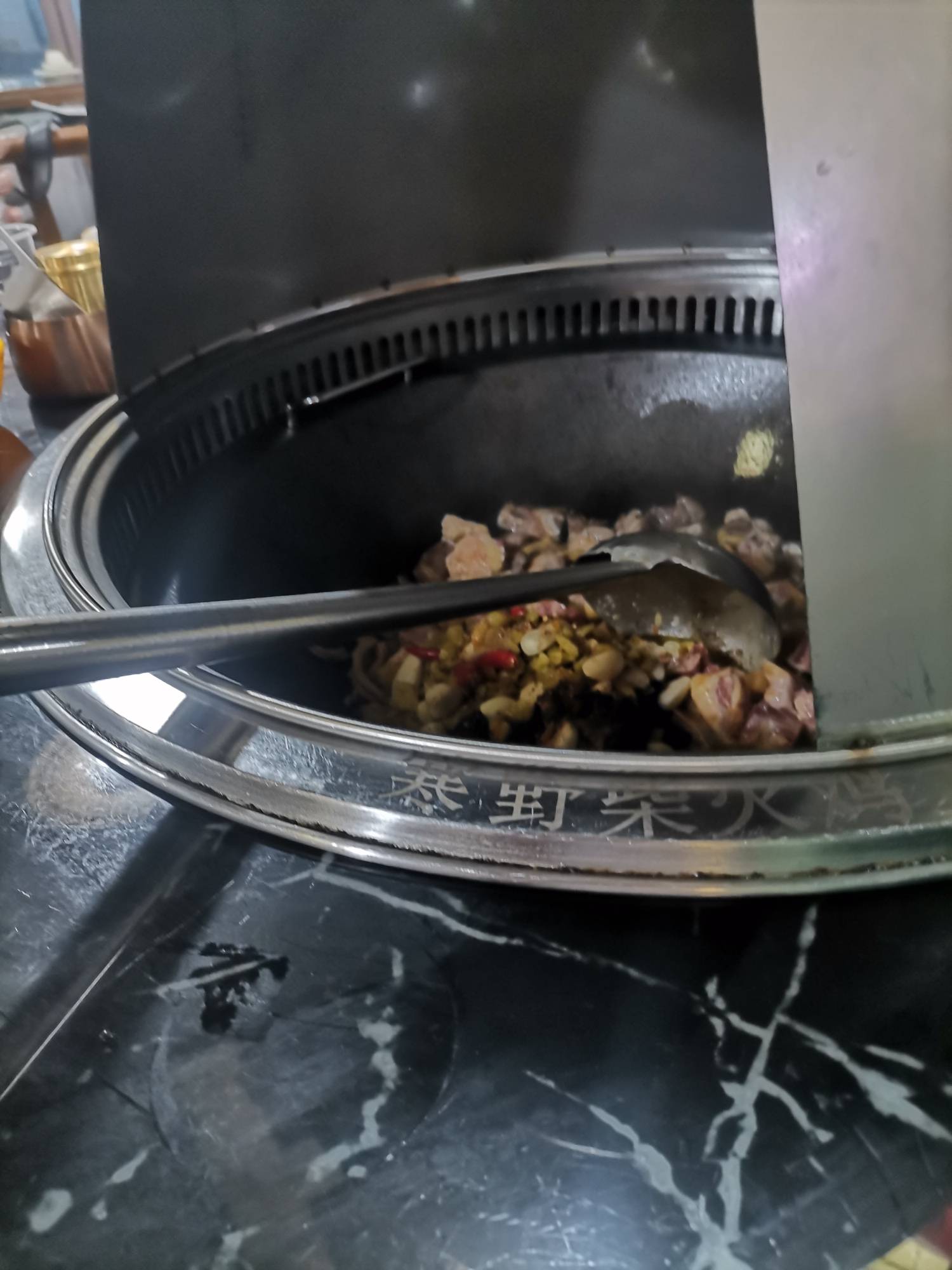 过节了，犒劳下自己


97 / 作者:缘深缘浅缘自薄 / 