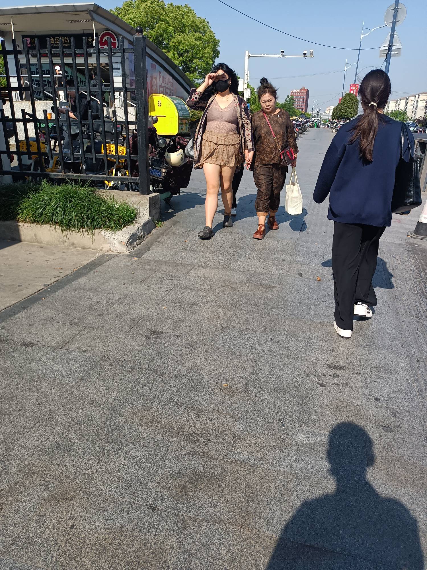 安大们，早起搬砖干活去了，今天两个工，要干到凌晨0点左右，400+大毛

61 / 作者:论迹不论心 / 