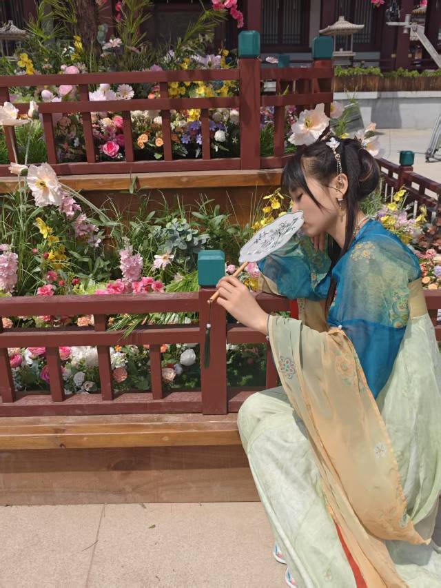 这几天快手申请了100多，携程联名10000积分定了个15块钱酒店，美团黑钻酒店券定了晚5010 / 作者:南宫那个膜拜 / 
