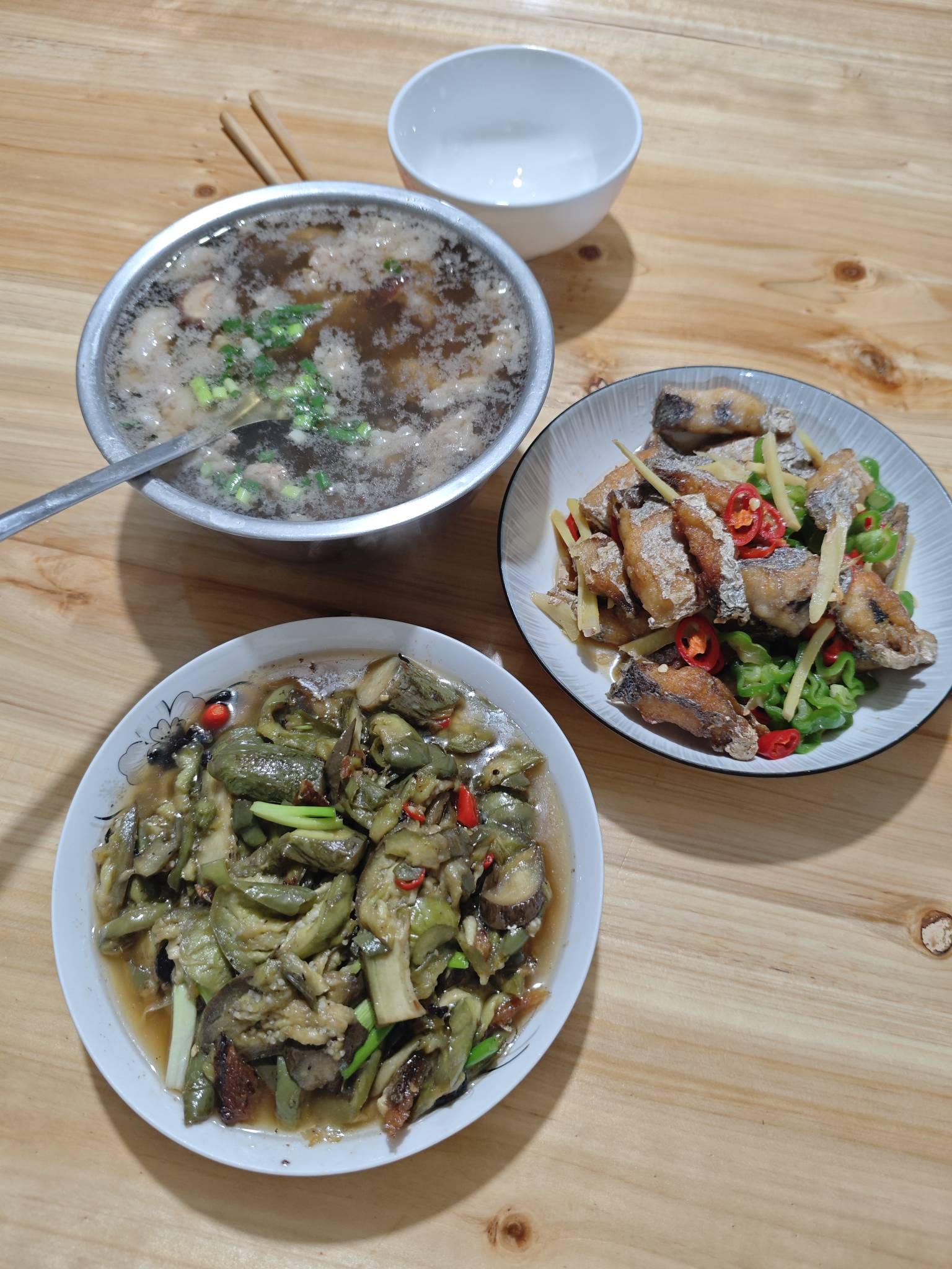今晚吃红烧带鱼，红烧茄子

25 / 作者:出嫁从夫富家女 / 