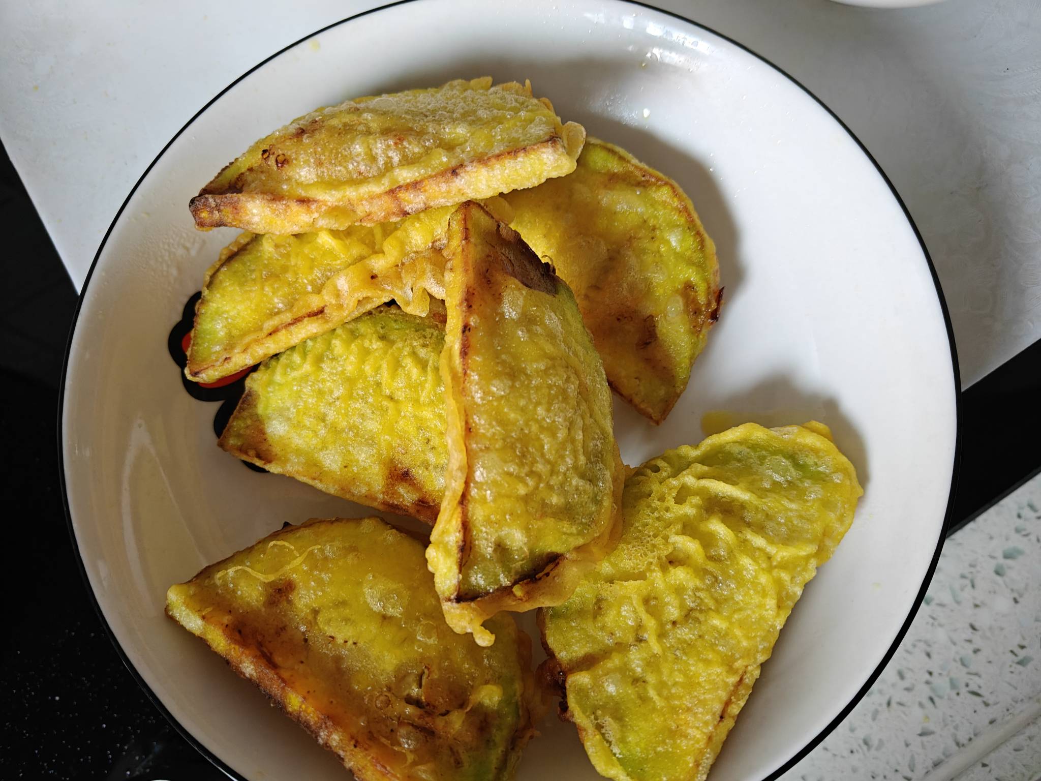 炸点茄盒吃  饿的受不了了  明天开始减肥  立帖为证

51 / 作者:银河系贪吃的法夏 / 