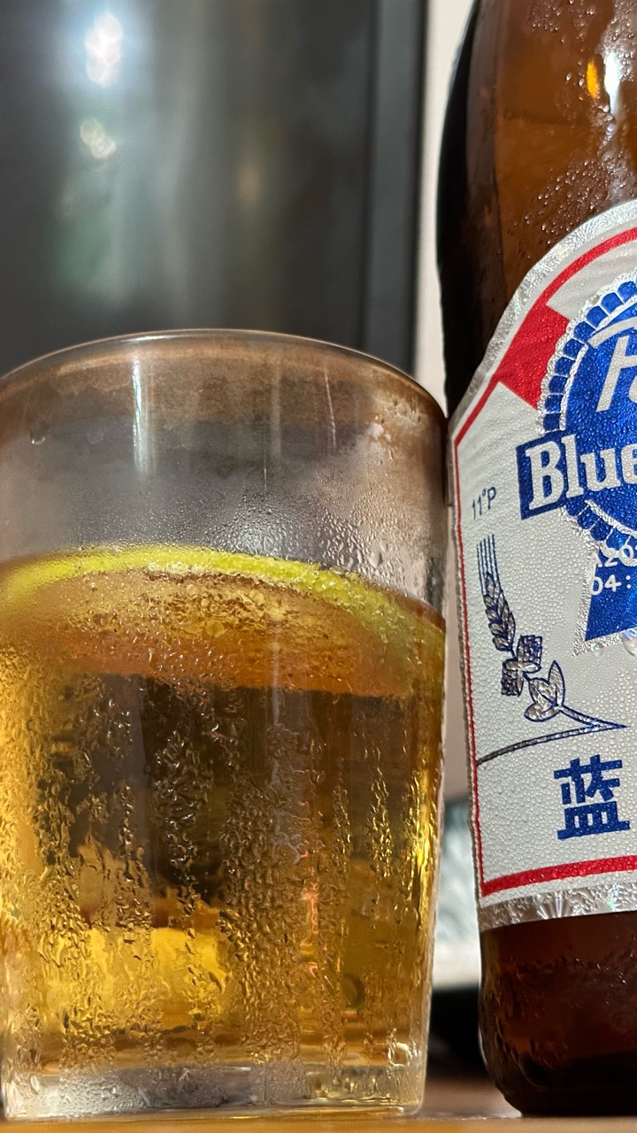 天天翻来覆去睡不着难受，爬起来整两口

46 / 作者:知名靓仔 / 