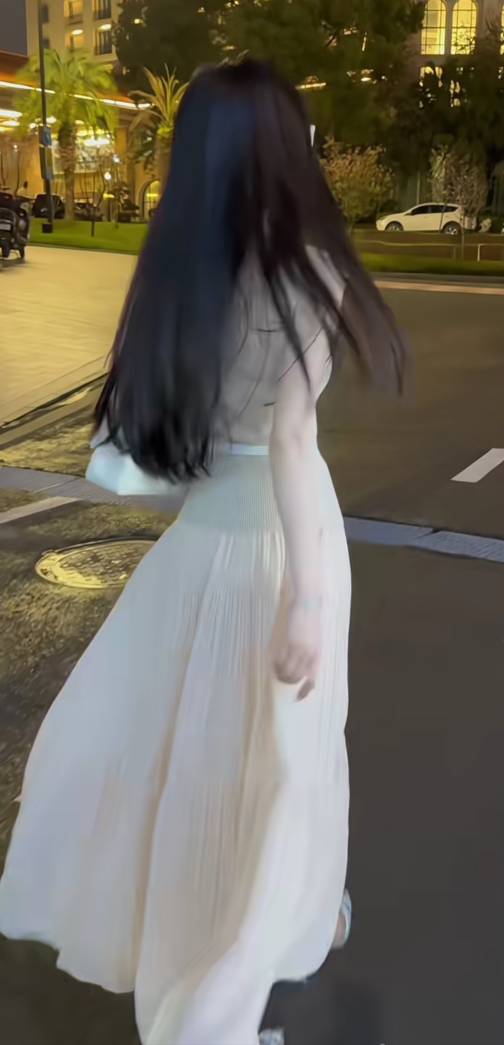 一天没抽烟了，找挂b老板娘拿了20



86 / 作者:卡农~南同学 / 