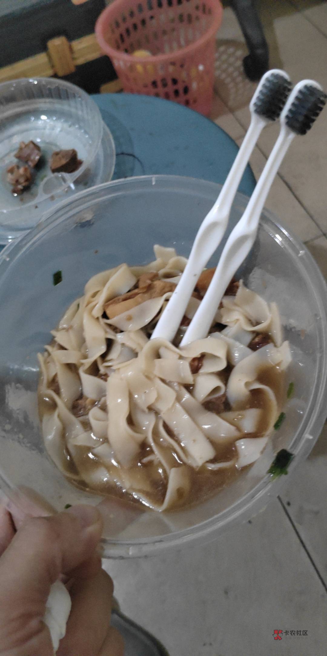 老哥们五一过后羊毛会不会复苏。身体扛不住了呀 最近一天只吃两顿还要通宵和你们抢毛
12 / 作者:有痔不在年糕 / 