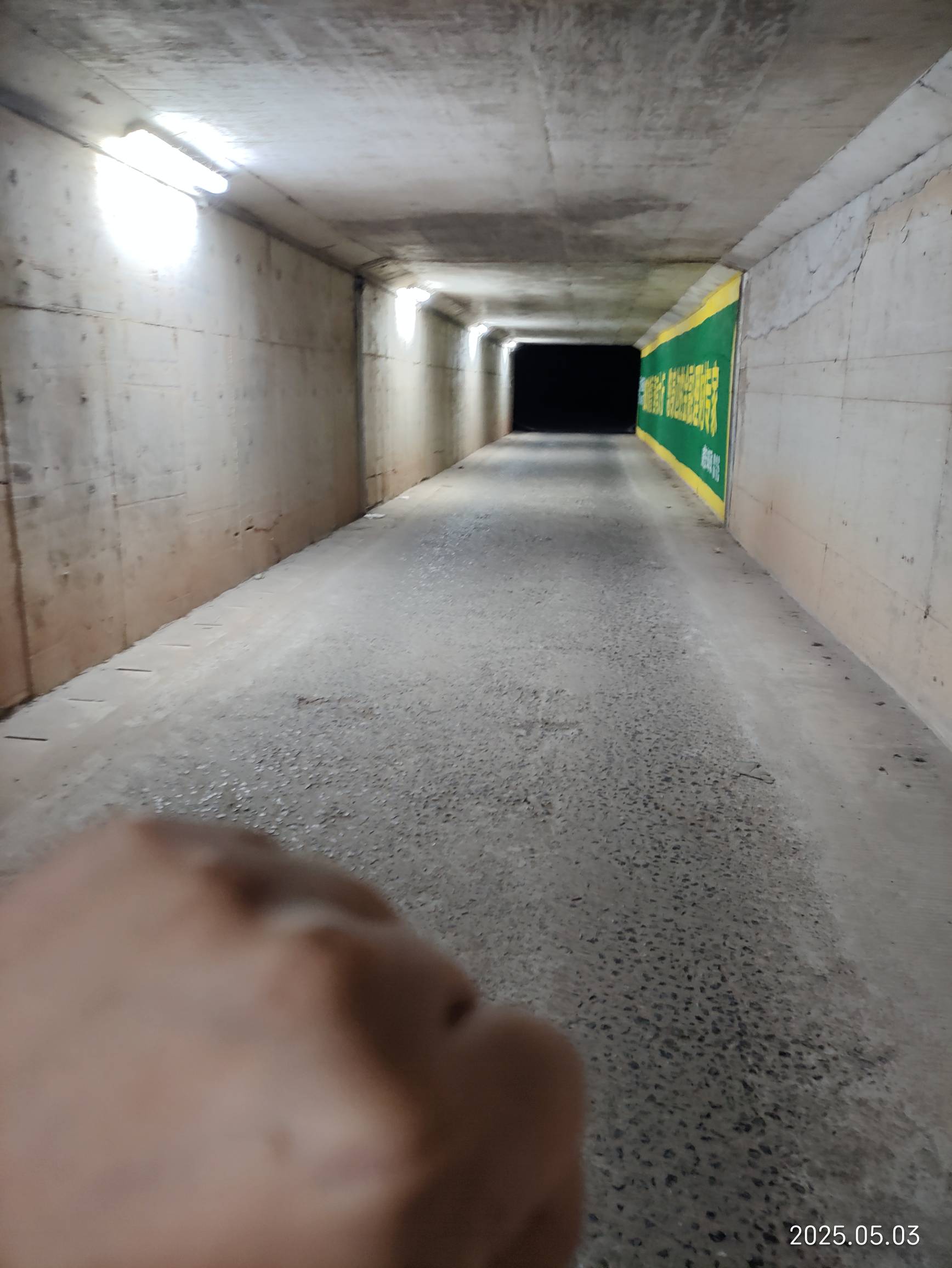 老哥们，前几天瘫痪公园，流浪大街地下室，今天就挂比酒店了 人生真是起起落落啊




88 / 作者:小风追云 / 