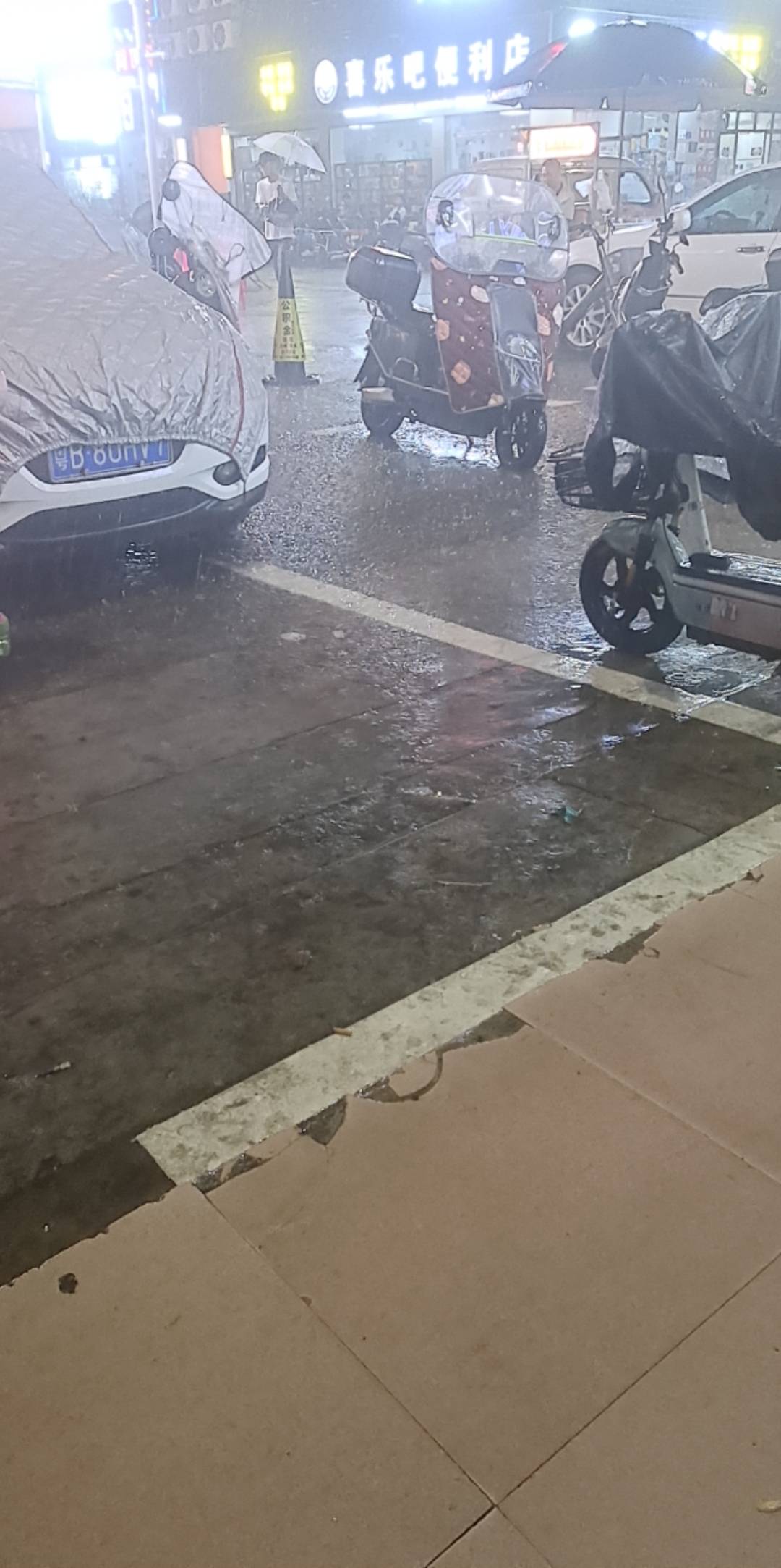深圳这天气预报有没有搞错啊，下的没完没了的

47 / 作者:弄咯弄 / 