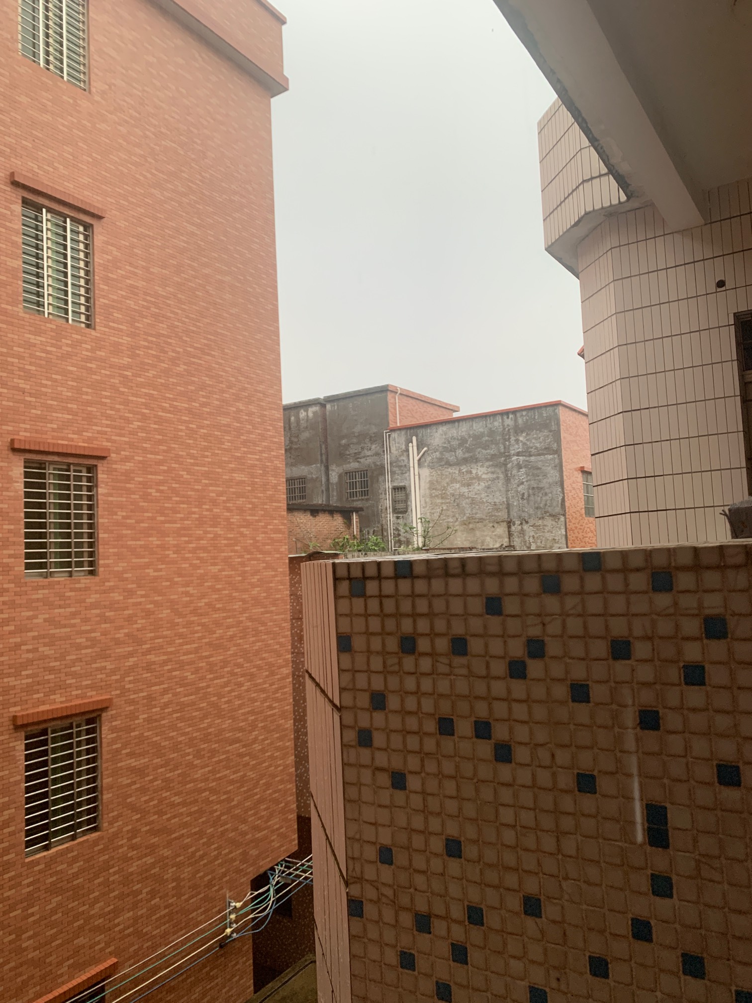 挂壁房下暴雨了

17 / 作者:落叶随风i / 