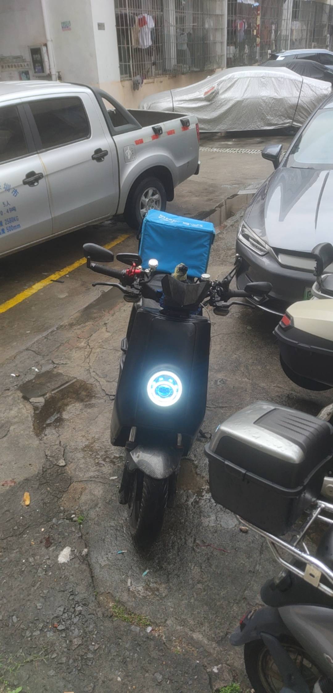 老哥们，电动车下暴雨后电池会报废吗，充电会不会炸，上次问了电动车老板她说我电池是79 / 作者:卡农菲菲菲 / 