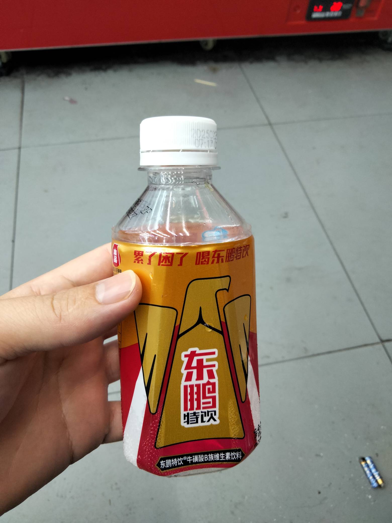 当厂仔上一个班得240毛，夜宵花12毛吃个炒粉，再花3毛喝瓶东鹏，这样的支出不算大手大21 / 作者:我要发财. / 