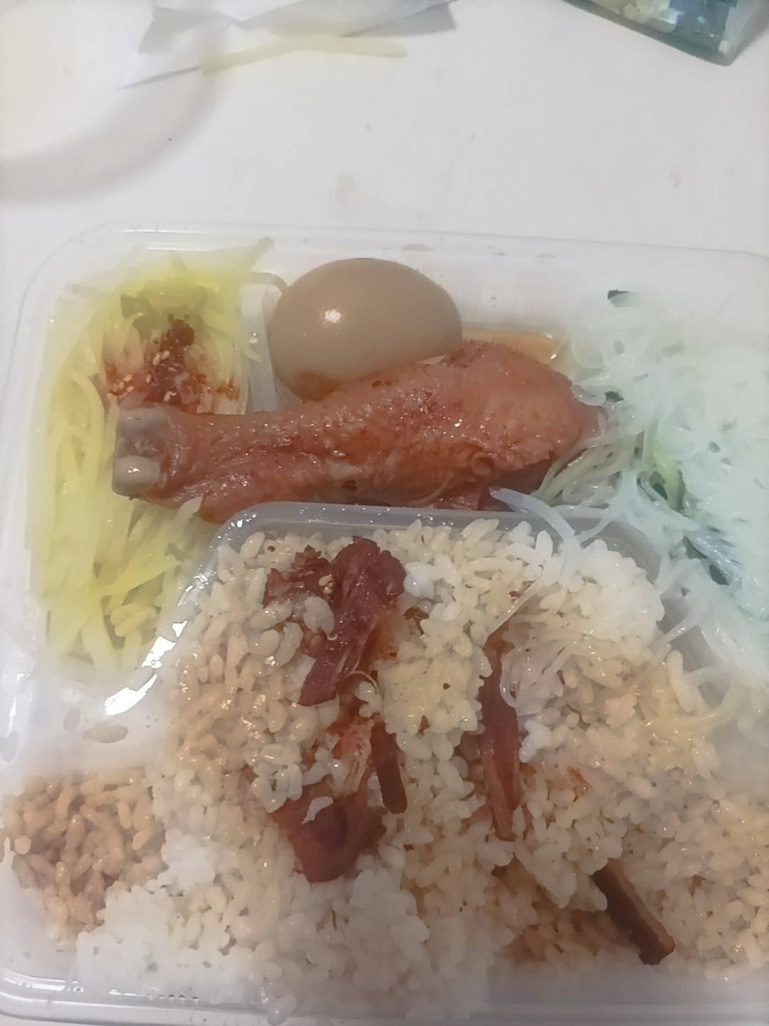 天天盒饭，10块一份，吃了一个月了，麻了

22 / 作者:周婕纶1 / 
