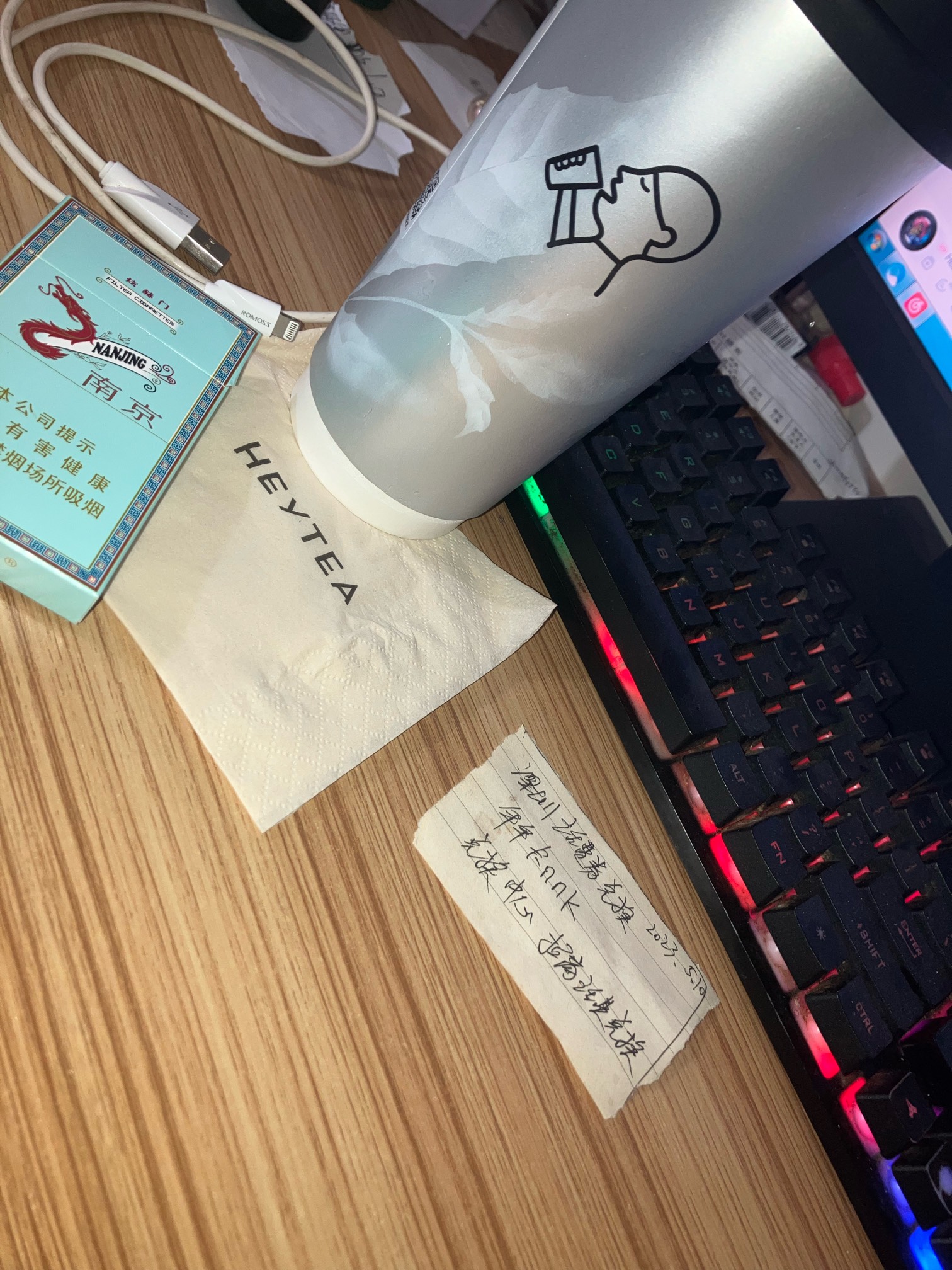 美滋滋


36 / 作者:小熊科技 / 