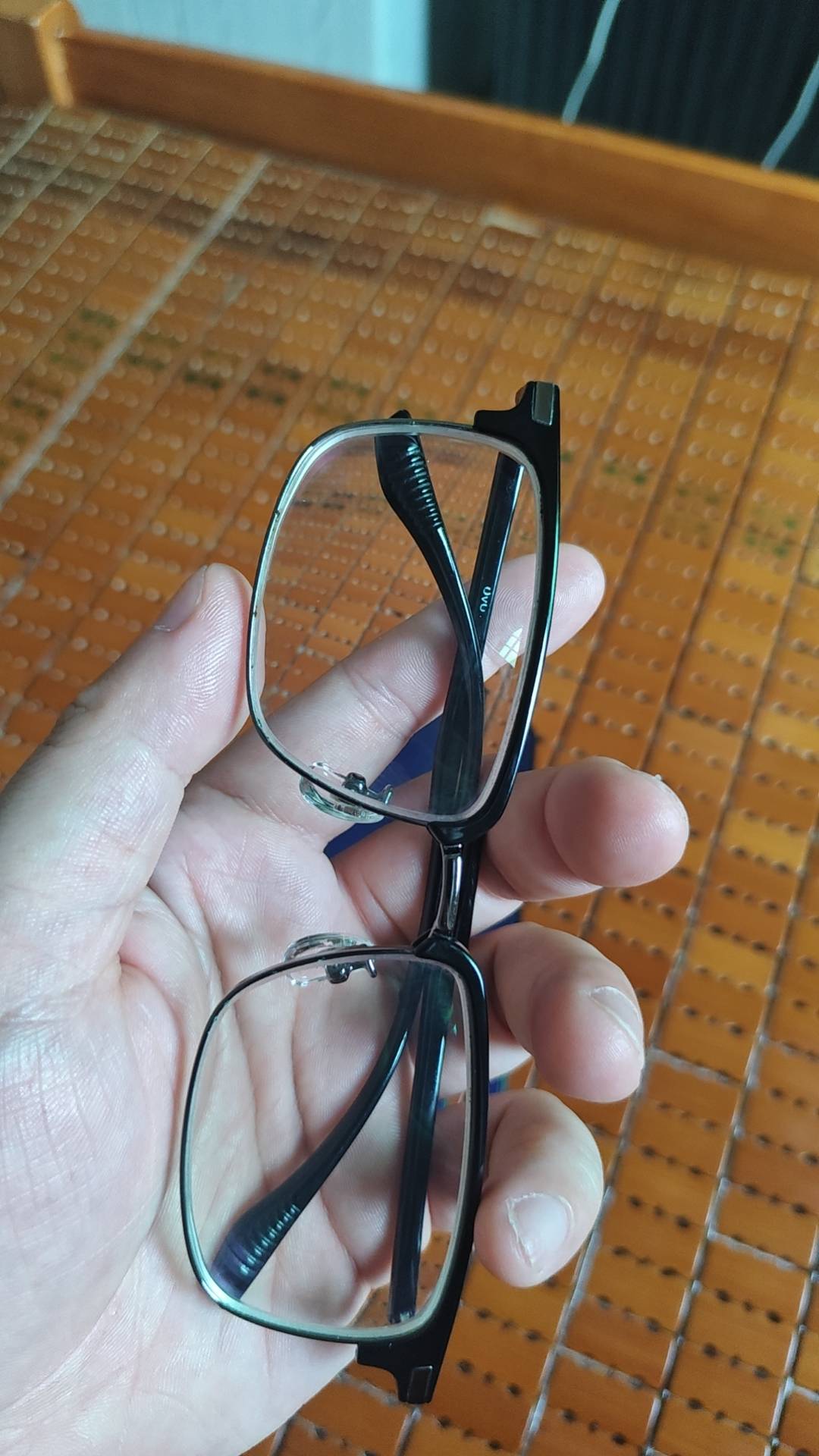 出大事了 跟我一起大专毕业的同学写网文上岸了 搞了一本爆款就赚了几百万 我选择来卡90 / 作者:喜欢舔少妇脚 / 