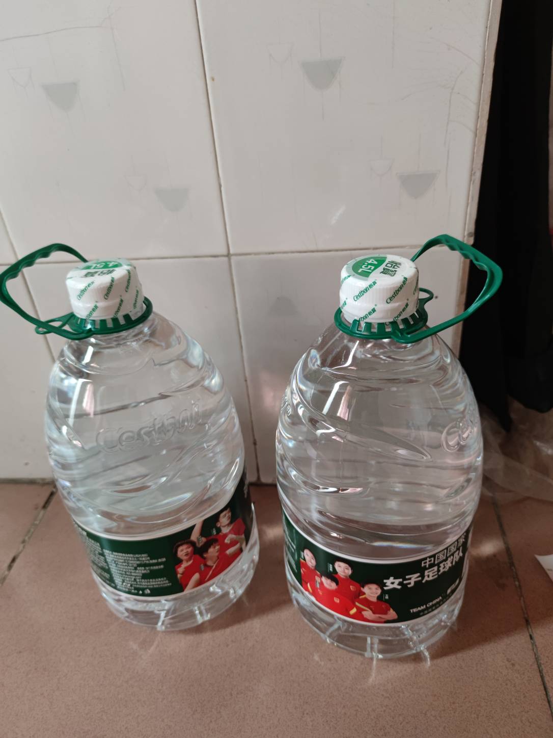 兄弟们你们自己买水喝还是烧水喝，这两桶水一个星期就没了。


17 / 作者:梦回大唐做王爷 / 