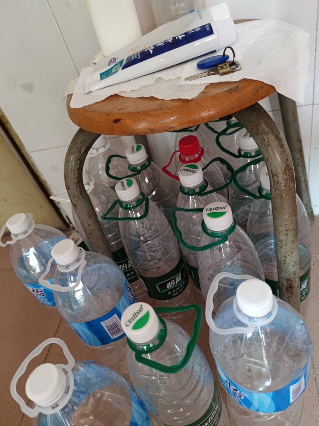 兄弟们你们自己买水喝还是烧水喝，这两桶水一个星期就没了。


28 / 作者:梦回大唐做王爷 / 