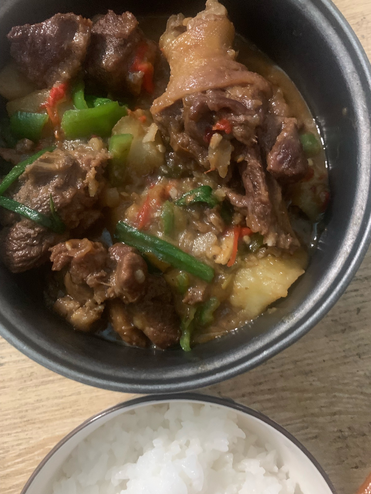 吃饭老哥们 自己煮的土豆烧鸭

68 / 作者:肉吃的不 / 