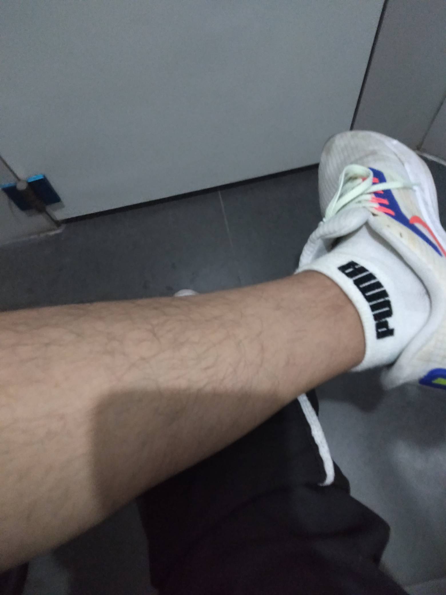 挂比了，下那么大雨，躲公园公厕回不去

86 / 作者:尛•牛•氓 / 