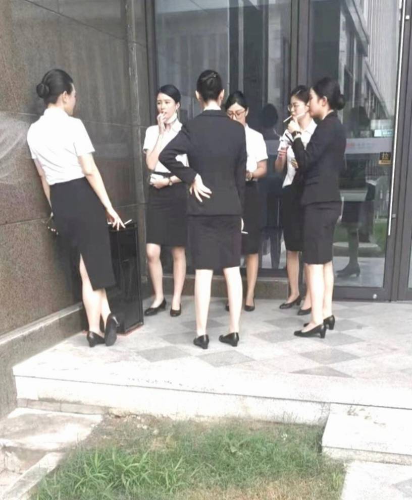 老哥们，西安哪里地方能免费过夜
没米了等下周三反馈了，穷的挂壁房都开不起了
还好现93 / 作者:友爱小羊 / 
