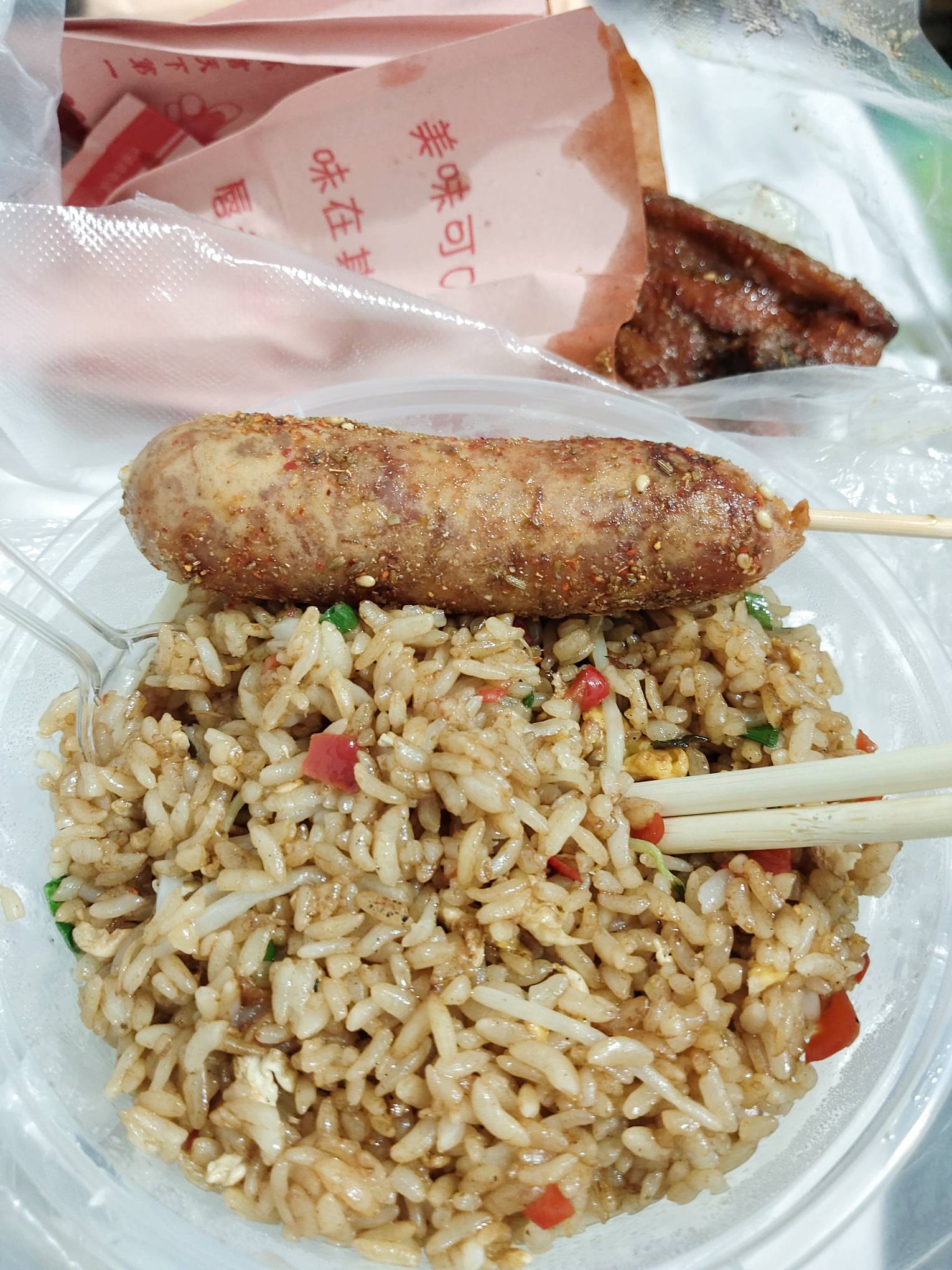 老哥们去逛夜市了，外面美女好多

86 / 作者:卡农丑丑 / 