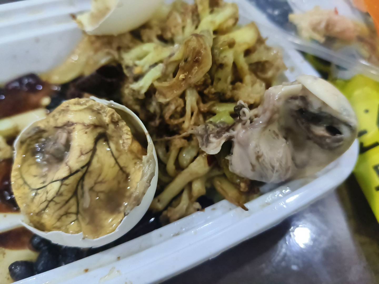 想试一下这玩意儿，打开差点被臭死。。

46 / 作者:不止一次 / 