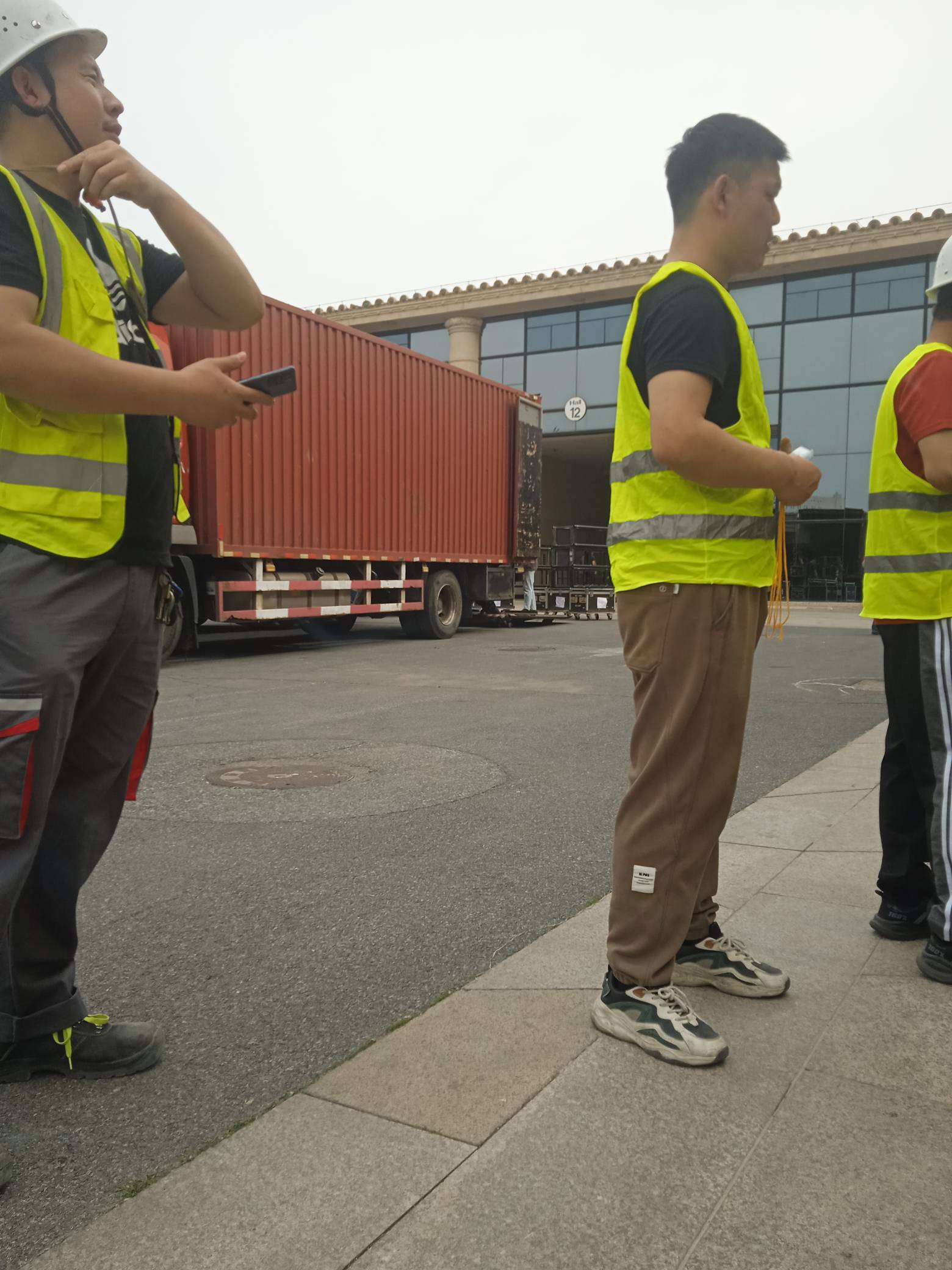 这活干的，说好的15-17点卸车，结果就来了个6米8，后面的车来不了了，干了半个小时18048 / 作者:踏踏米 / 