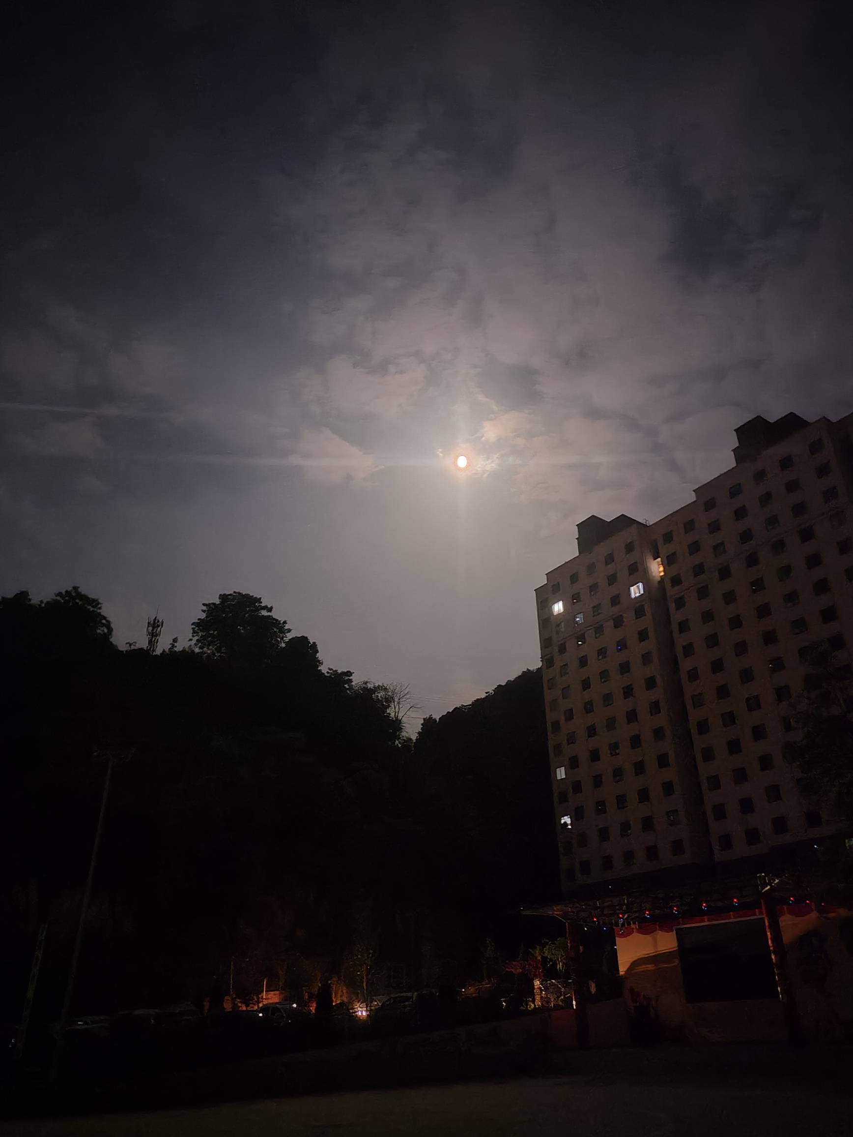 睡不着来小区广场走走

27 / 作者:昂xo123 / 