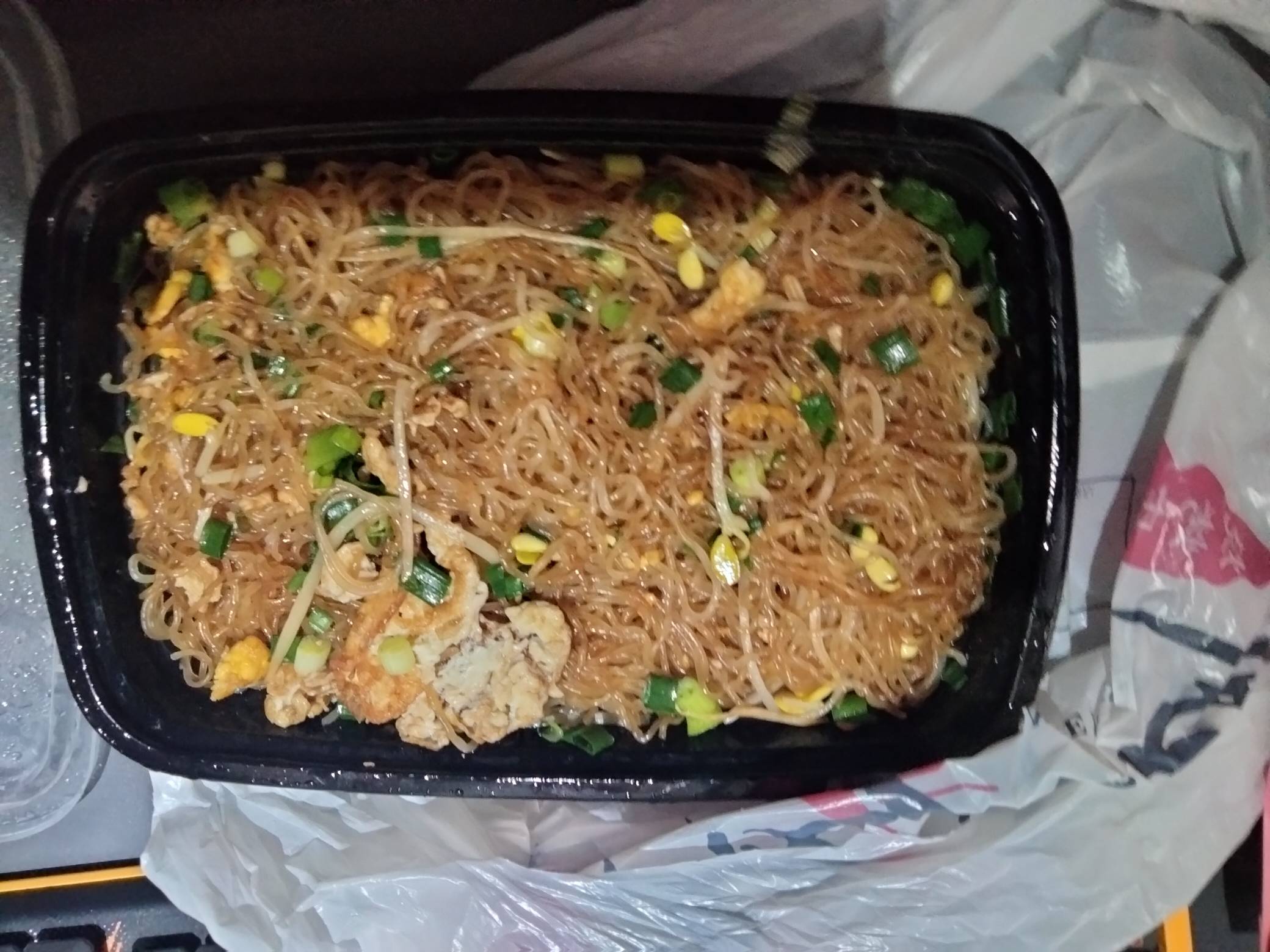 睡不着来网吧打游戏，单人间包夜50毛，夜宵26毛，水5毛，烟16毛。全身只有100毛，今晚32 / 作者:君子之交淡如水 / 