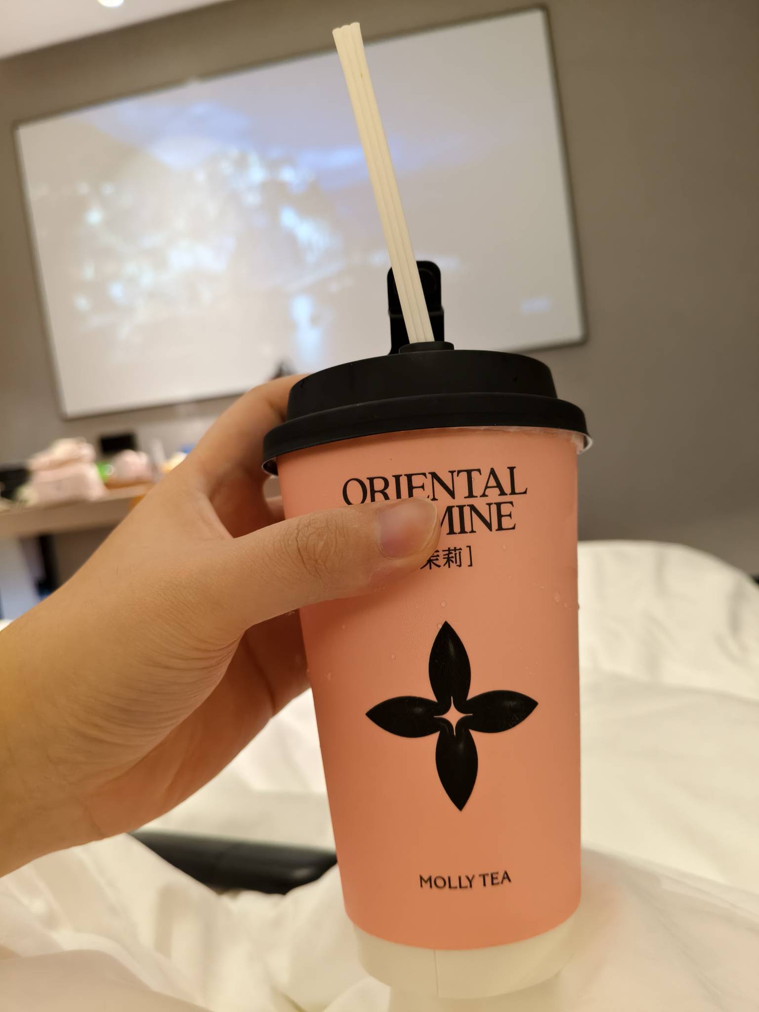羊毛区同时谈两个18的精神小妹也能显摆我是想不到的。。。人分三六九等，我谈19周岁本30 / 作者:麻将糊了10倍 / 