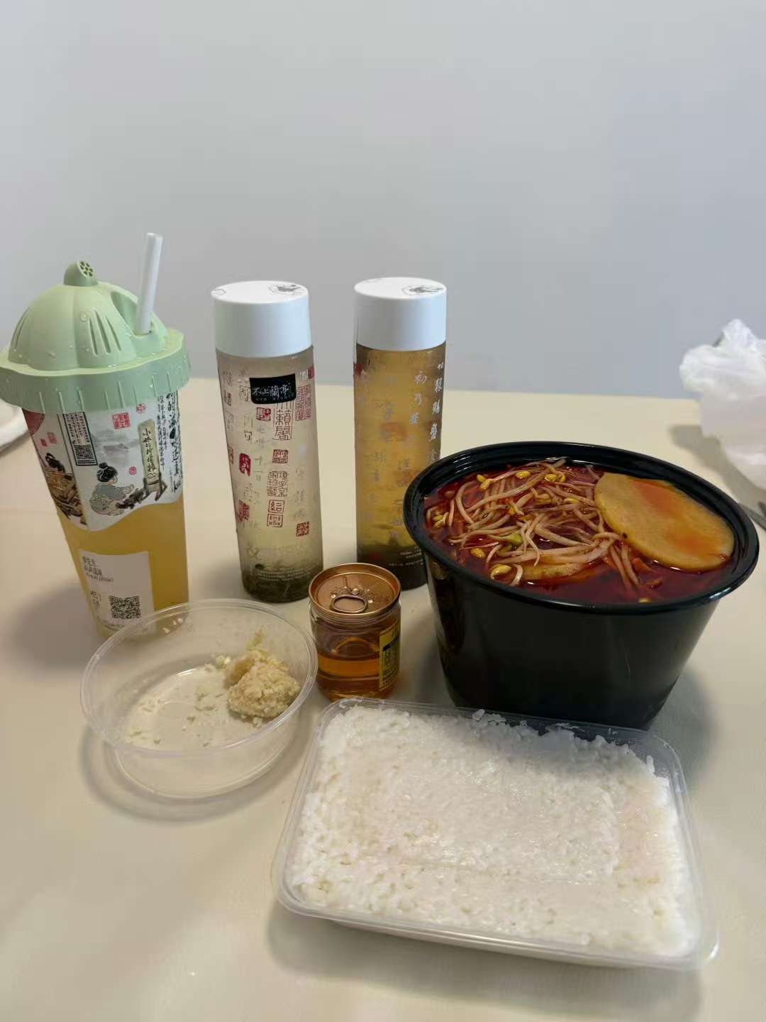童甜甜，别一直送外卖了，记得休息一下吃个饭


84 / 作者:迈巴赫S680车主 / 