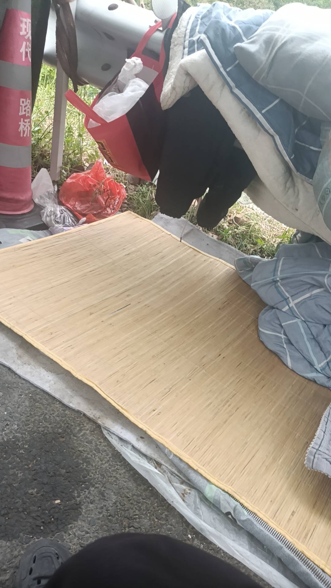 没钱了就去干干日结 水电全免。

63 / 作者:木西、 / 