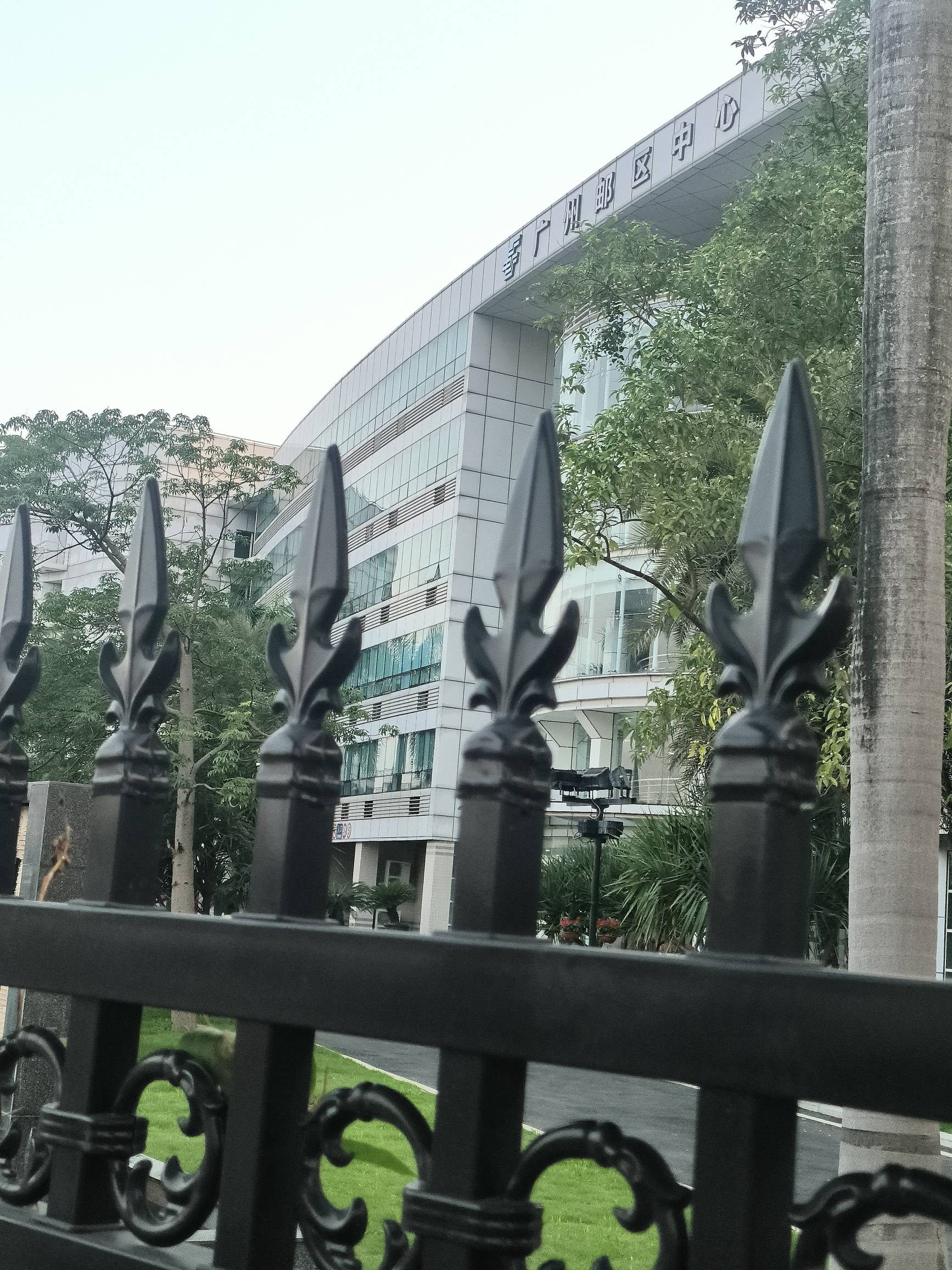 挂b公园了 老哥们 你们发的佰易怎么出呀 

32 / 作者:大哥让我先跑 / 