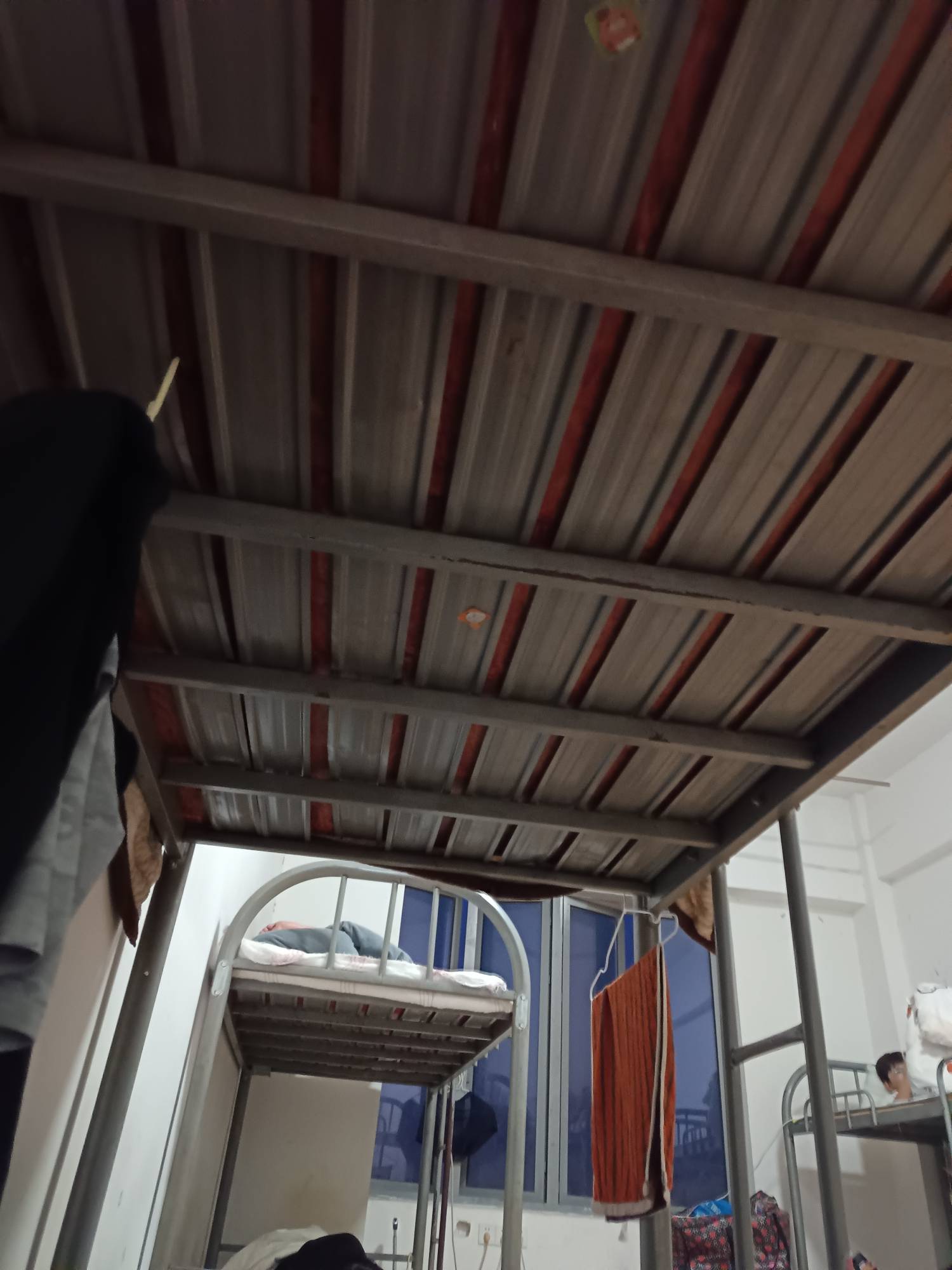 跑路出租屋到苏州隔壁市，房东对不起我真的没钱了，我还欠好多亲朋好友的钱，进物流公80 / 作者:小爪哇 / 