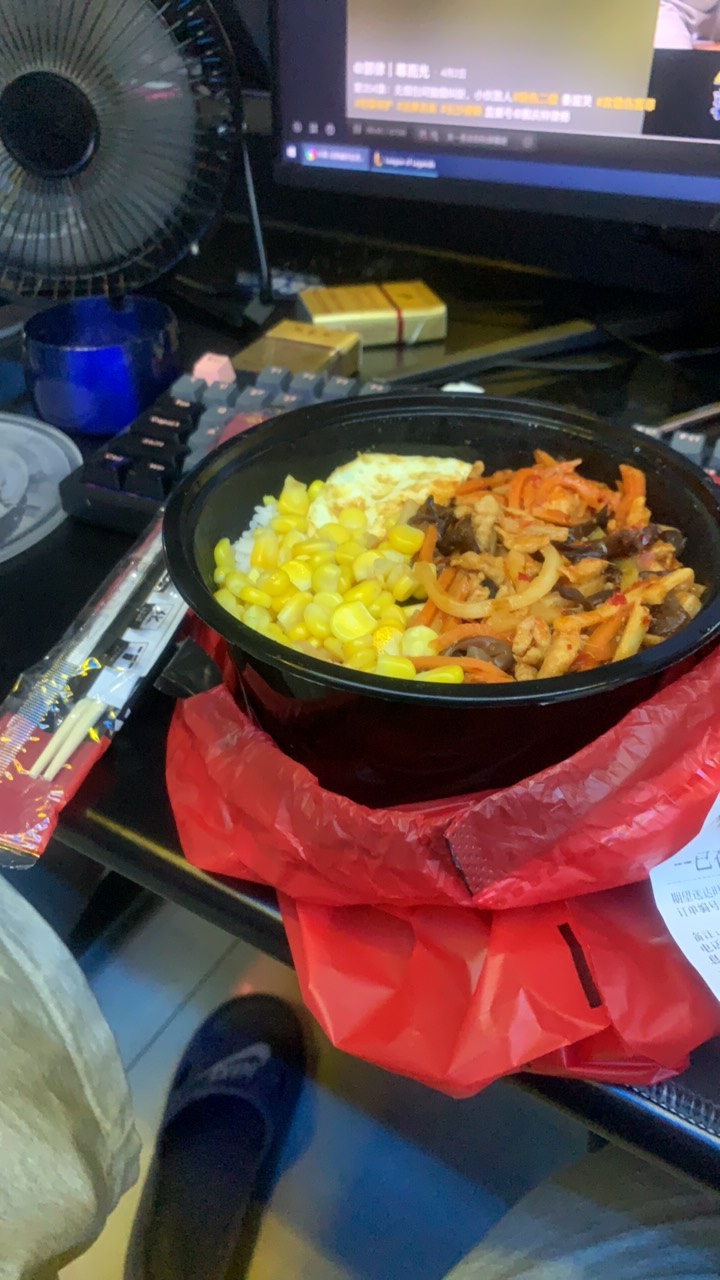东子上不是没有预制菜吗  这怎么回事 一看都不是新鲜的不是现炒 能不能申请

83 / 作者:陌上花开9698 / 