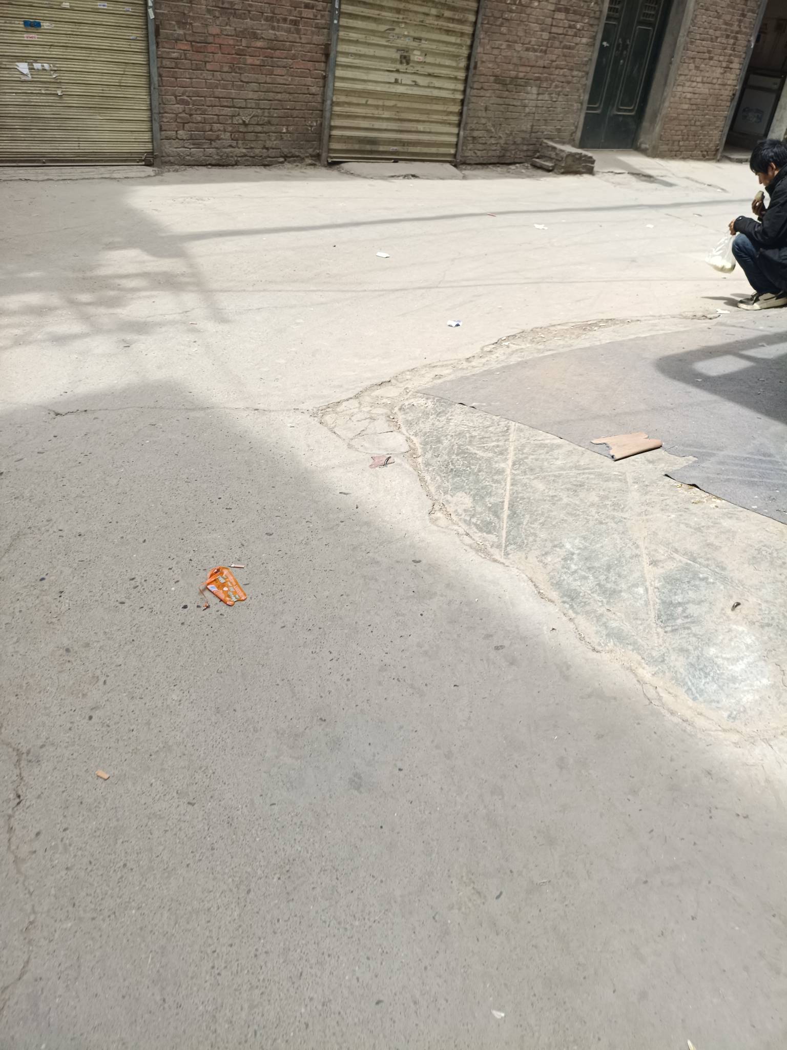 这个亮仔最近遇到好几次了，每次在角落吃包子，走在路上也不敢抬头看着是同道中人

34 / 作者:男人是狗 / 