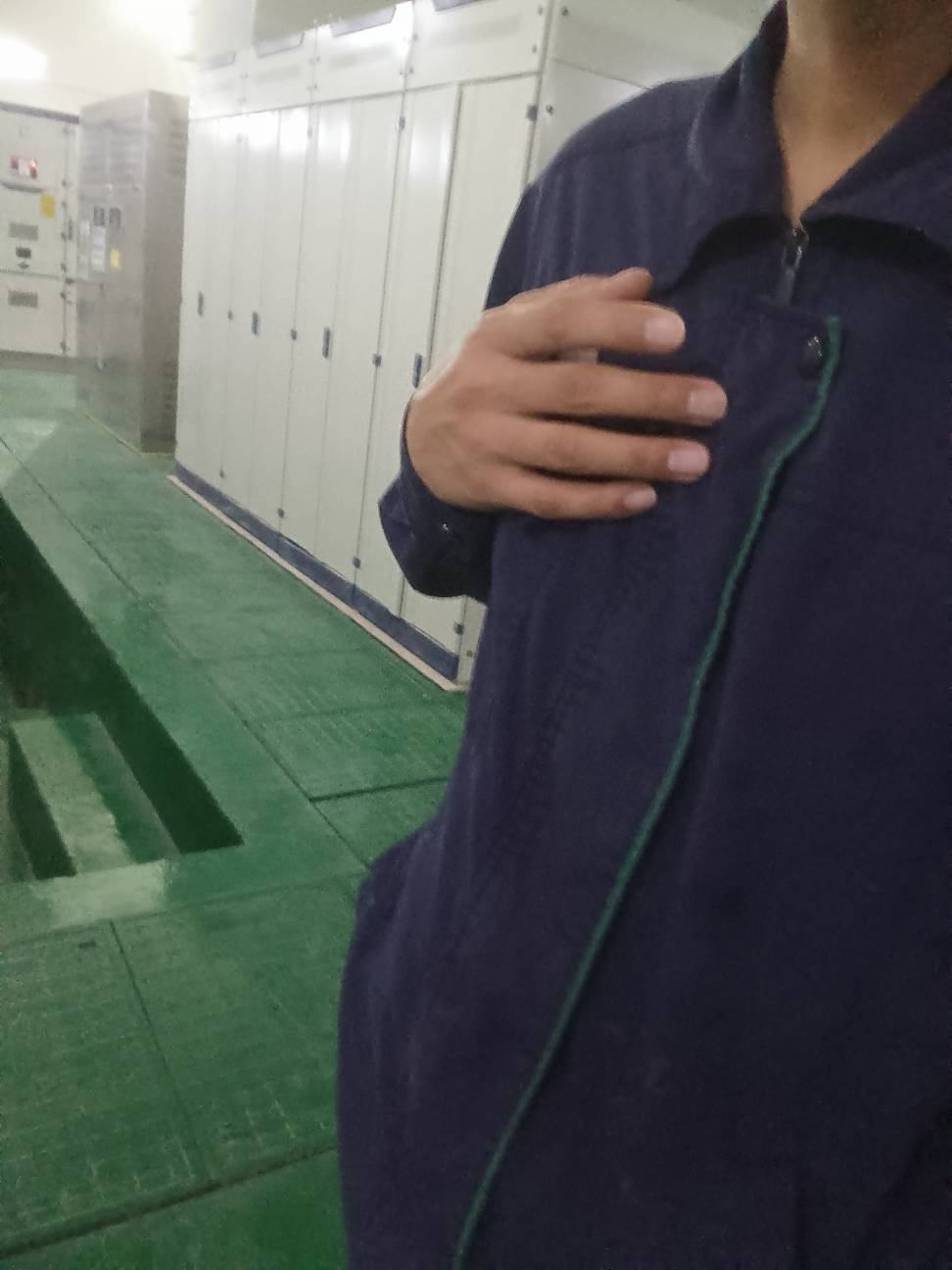 有没有老哥干水电工的，包吃包住扣了五险一金还到手6000多左右，主要是得闲有夜班夜班77 / 作者:插你妹儿 / 