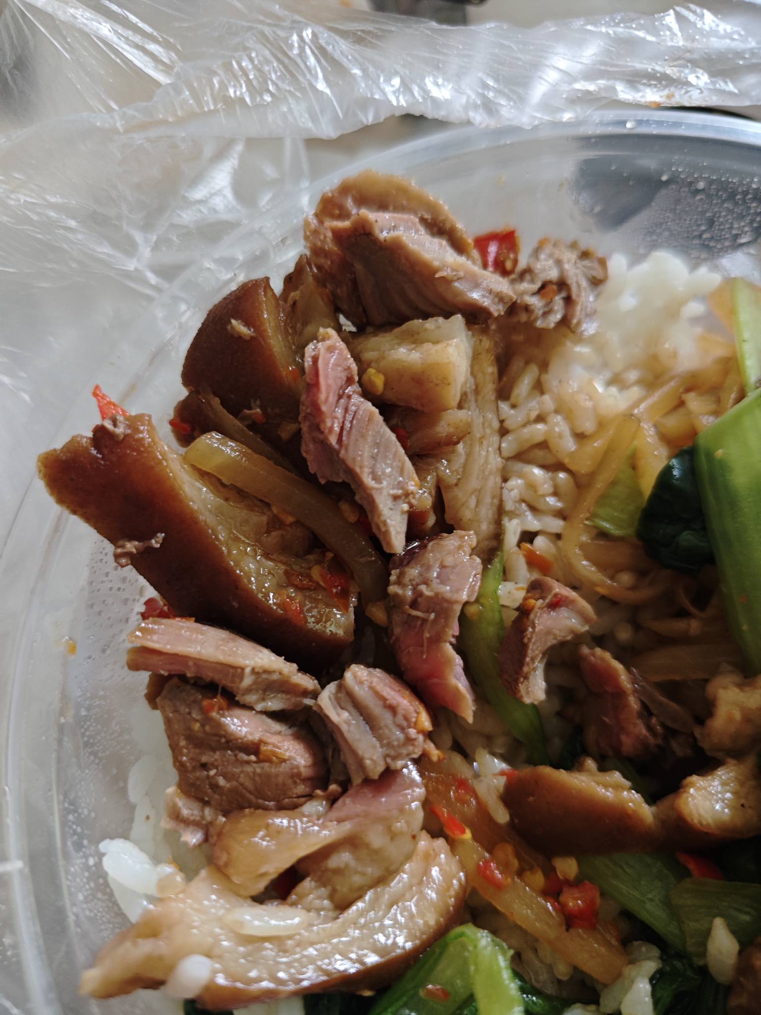 猪脚饭就这样吗？就这么几块肉。就卖20+

84 / 作者:熊熊玩卡 / 