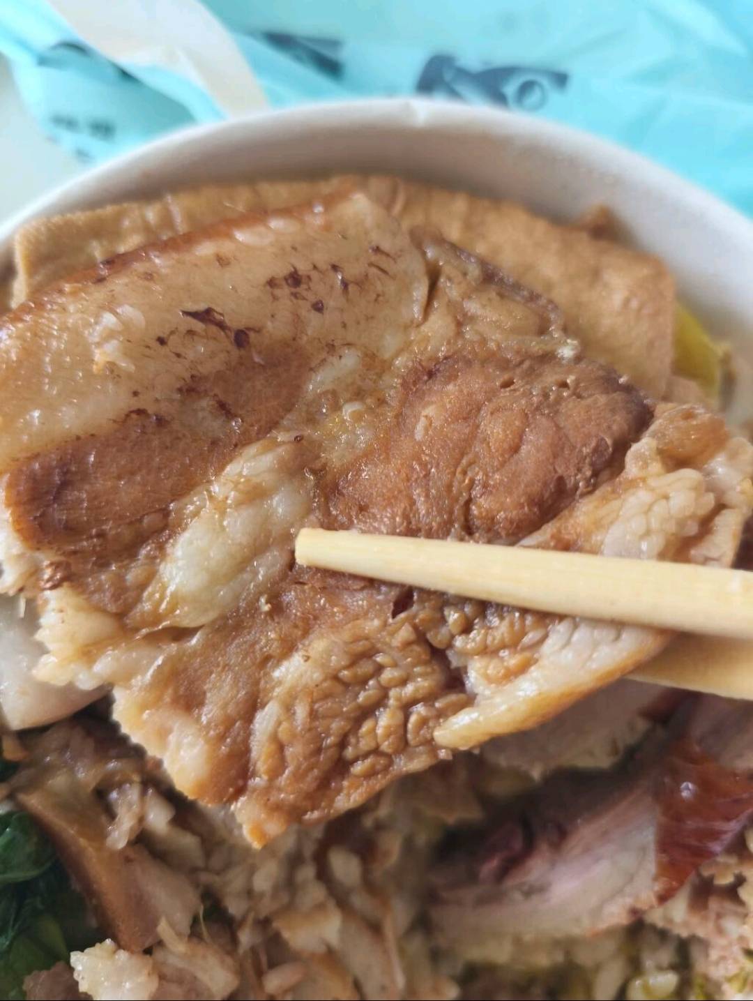 猪脚饭就这样吗？就这么几块肉。就卖20+

49 / 作者:球门闪现 / 