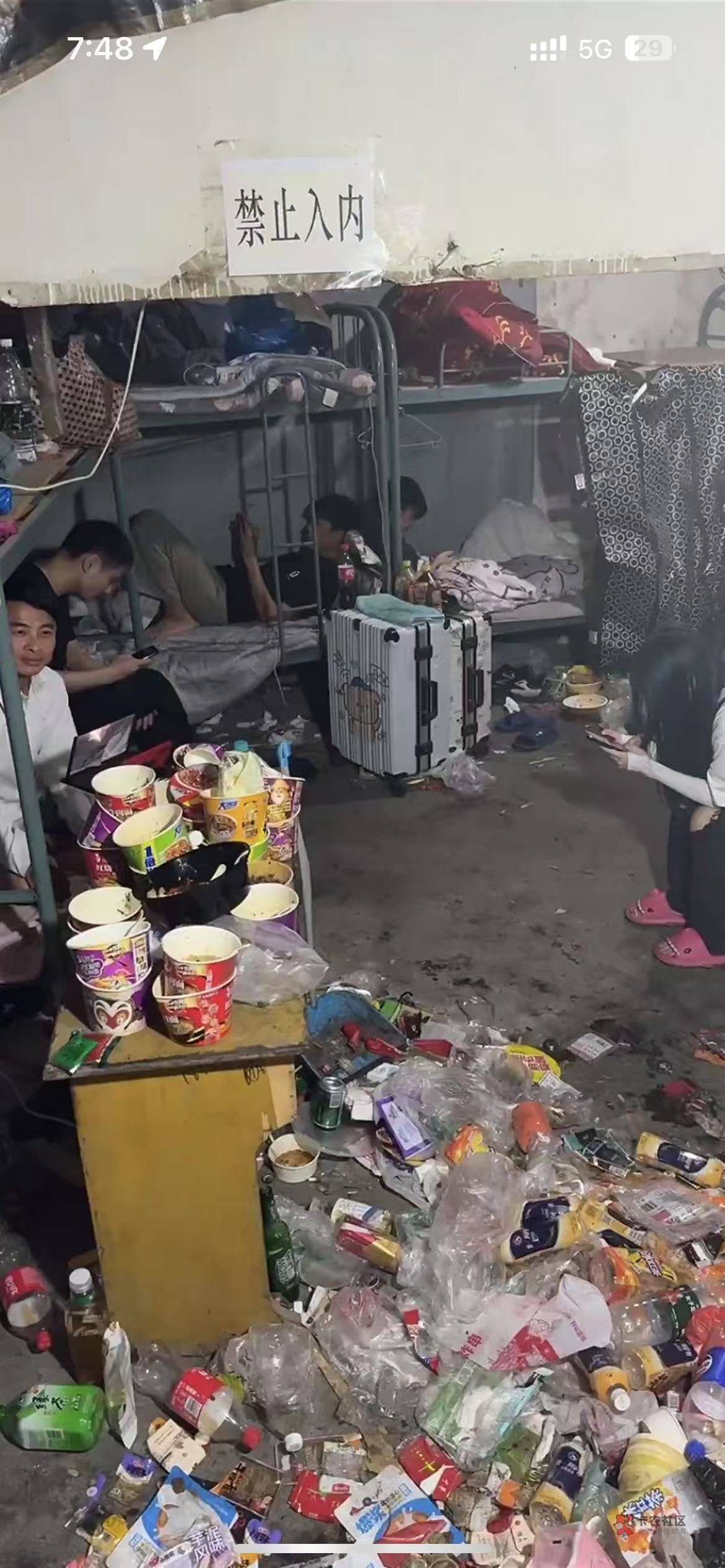 刚才我看很多问我女朋友怎么找的，现在统一回复一下大家，河南襄县那一块都知道，你们37 / 作者:路过的壁虎 / 