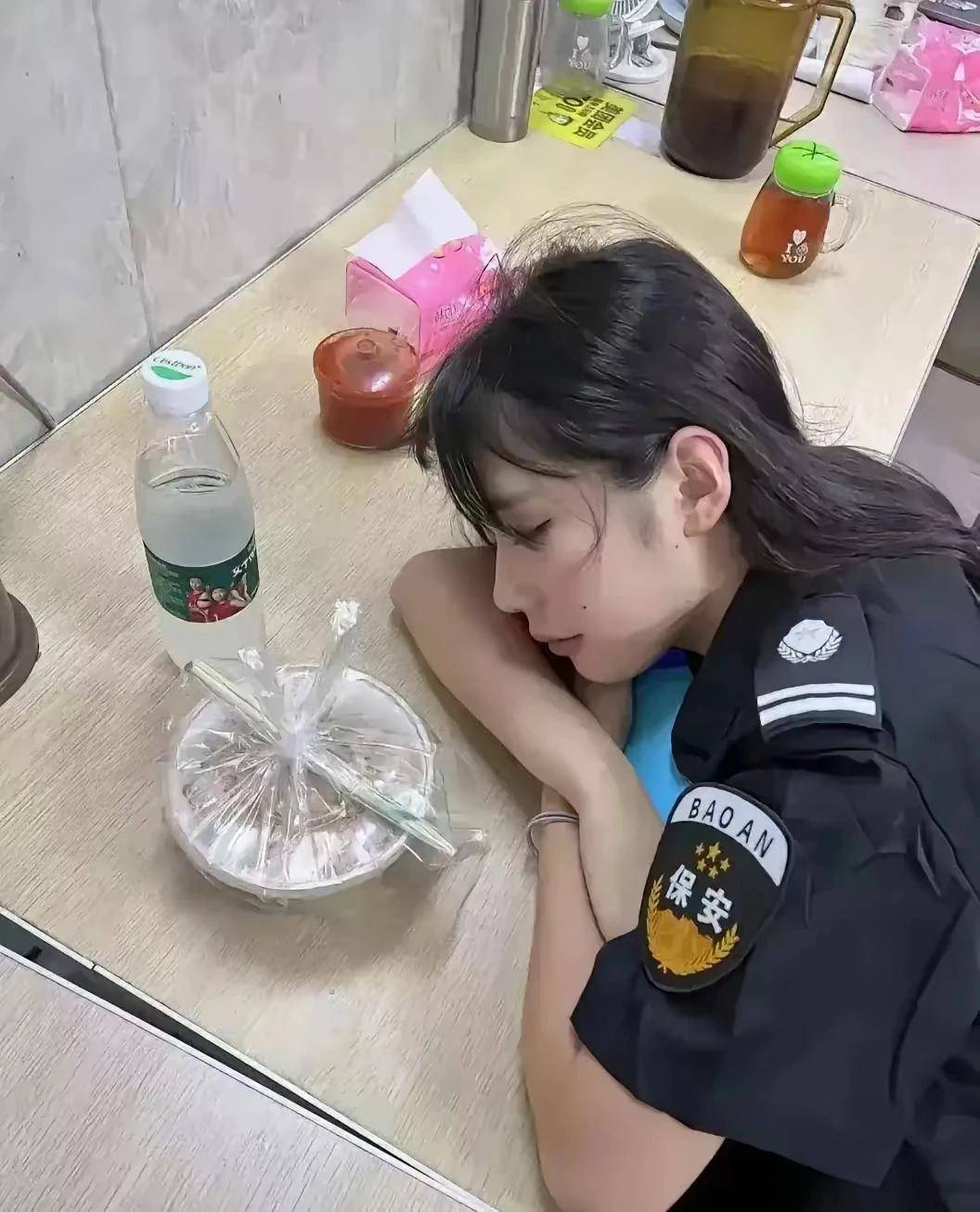 夜班第90天，3个月感觉一眨眼似的，明明每天又度日如年

41 / 作者:菊花洗干净 / 